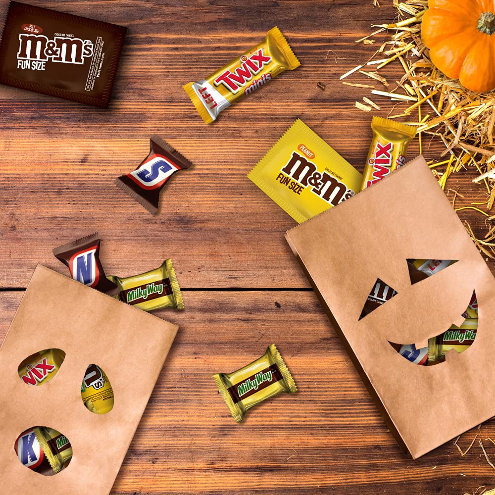 Bulk Halloween Candy Assortment - M&M'S Milk Chocolate, Peanut M&M'S, SNICKERS, TWIX Caramel Cookie Bars & MILKY WAY Caramel Chocolate (53.26oz, 135 Pieces) - Perfect for Trick-or-Treating, Party Favors & Office Snacks