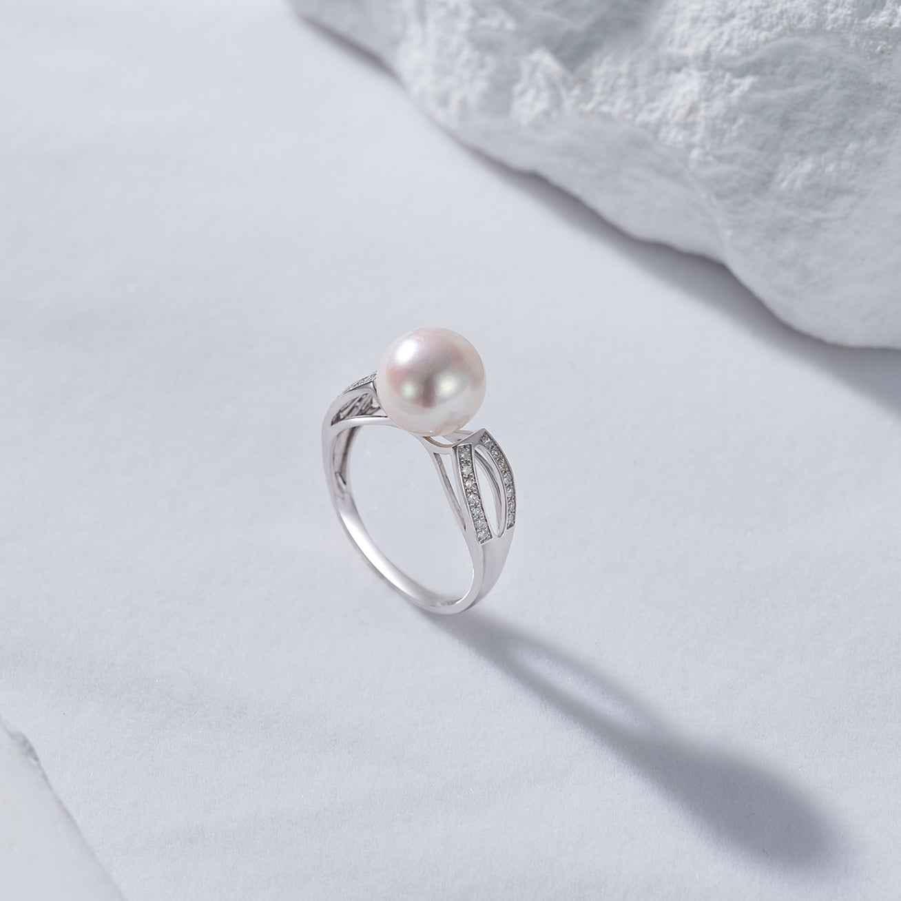 18K Solid Gold Diamond Freshwater Pearl Ring for Women - Elegant Pearl Jewelry Gift for Anniversary, Engagement & Wedding - KR00046