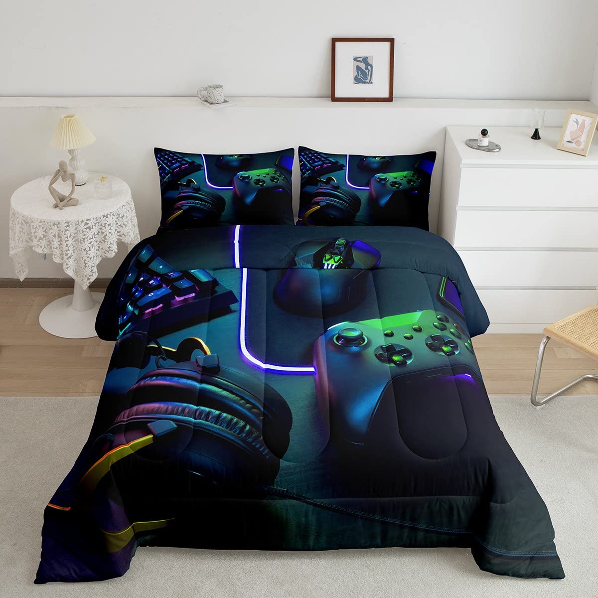 Gaming Comforter Set for Boys & Teens - Full Size Black & Green Reversible Quilt with 2 Pillowcases - Gamer Bedding Featuring Headphones, Keyboard, Mouse & Gamepad Designs - Lightweight & Comfortable for Gaming Room Decor, Sleepovers or Teen Bedroom Makeover