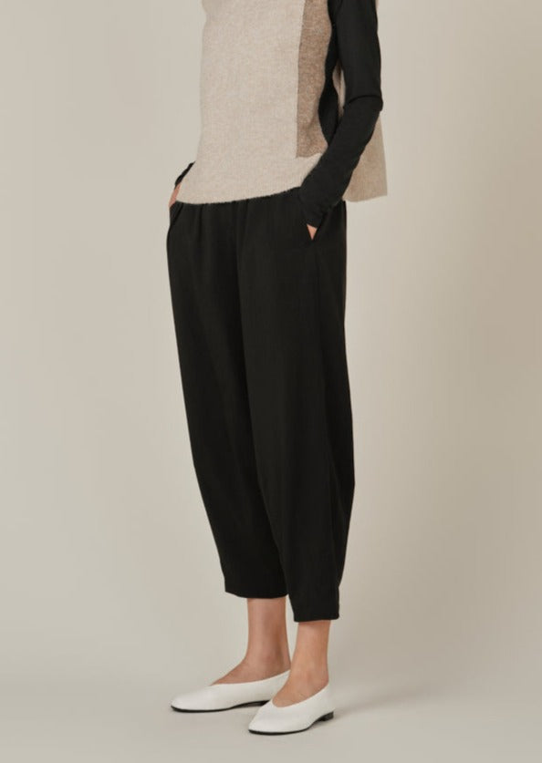 Stylish Tencel Barrel Pants for Women - Comfortable High Waist Wide Leg Trousers in Black | Perfect for Office, Casual Wear & Travel