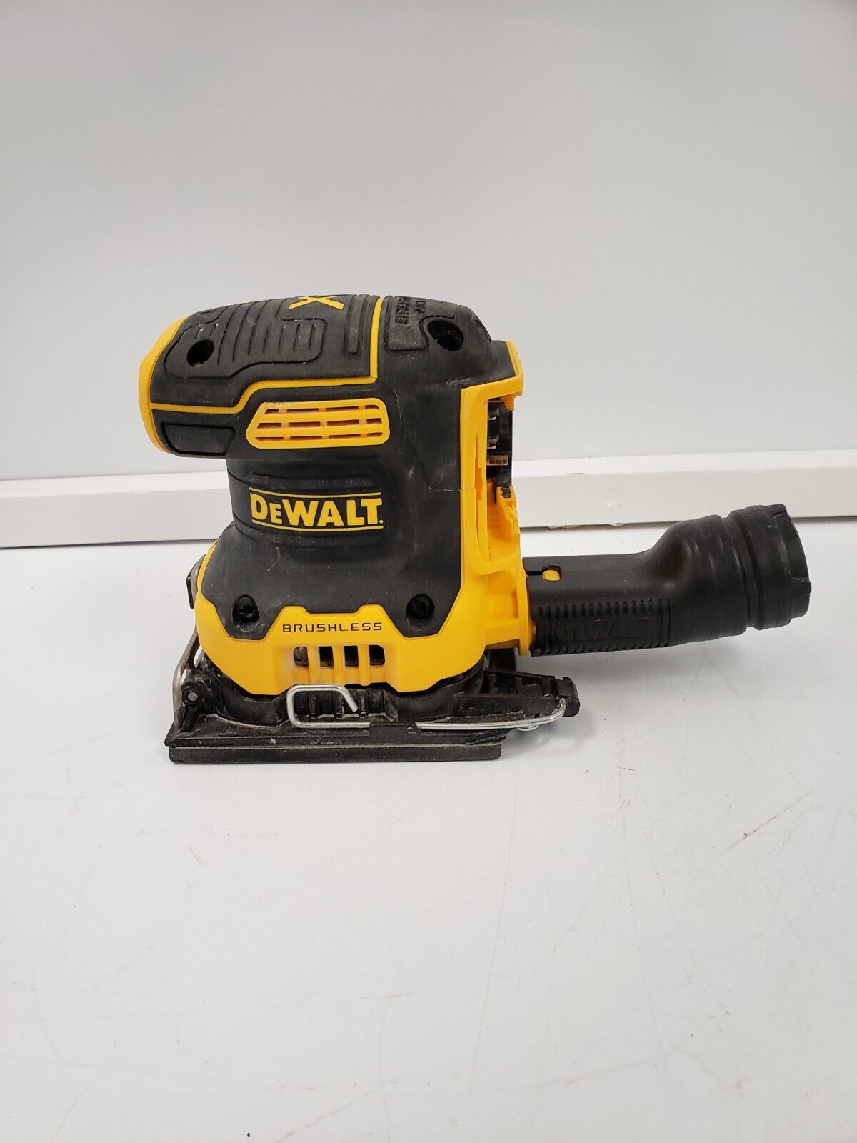 DEWALT DCW200 5-Inch Random Orbit Sander with Dust Extraction - Power Tool for Woodworking, Sanding & Finishing - Perfect for DIY Projects & Professional Use