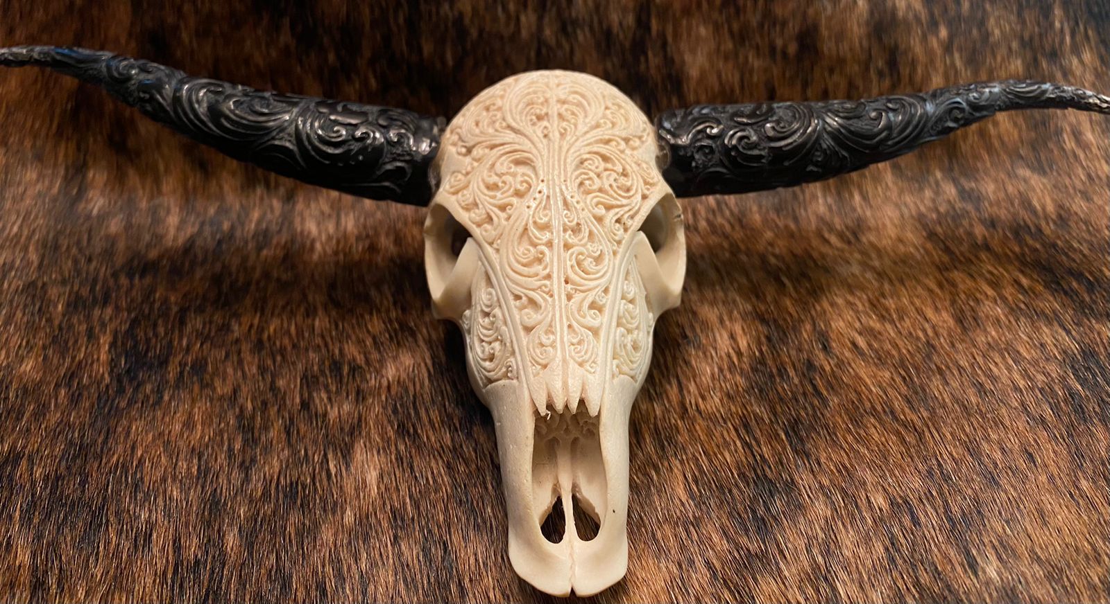 Hand-Carved Wooden Cow Head Wall Decor - Rustic Farmhouse Home Decor for Living Room, Kitchen, or Country Style Bedroom