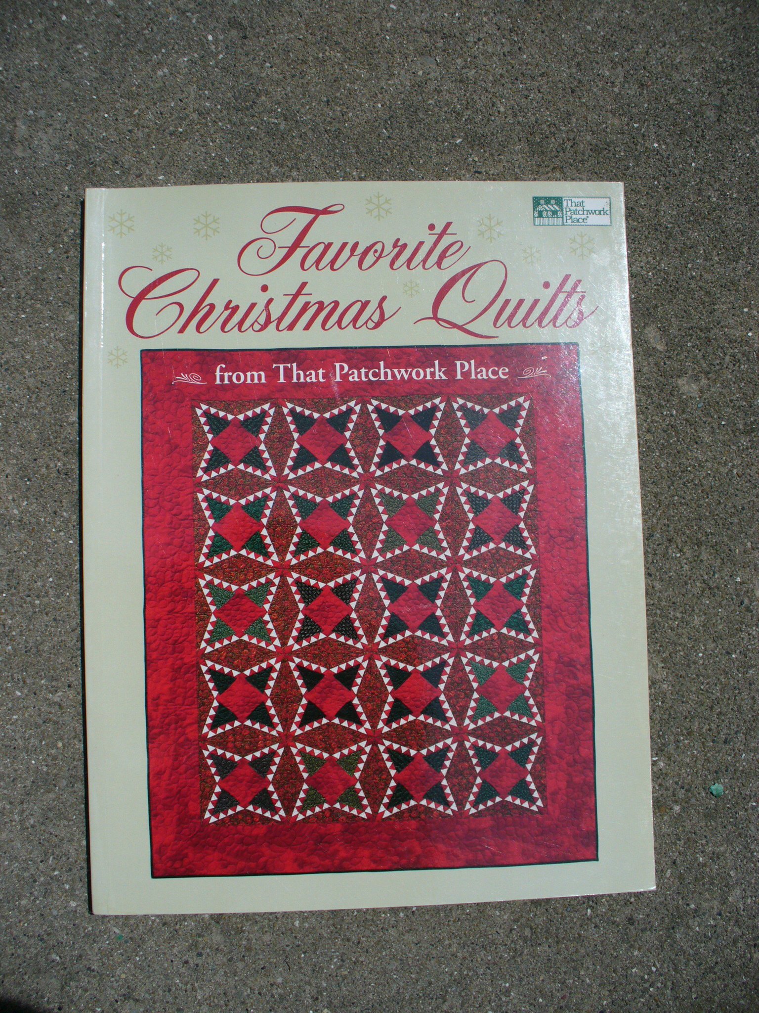 Best Christmas Quilts for Holiday Decor - Cozy Patchwork Quilts from That Patchwork Place | Perfect for Bedding, Sofa Throws & Festive Home Decor