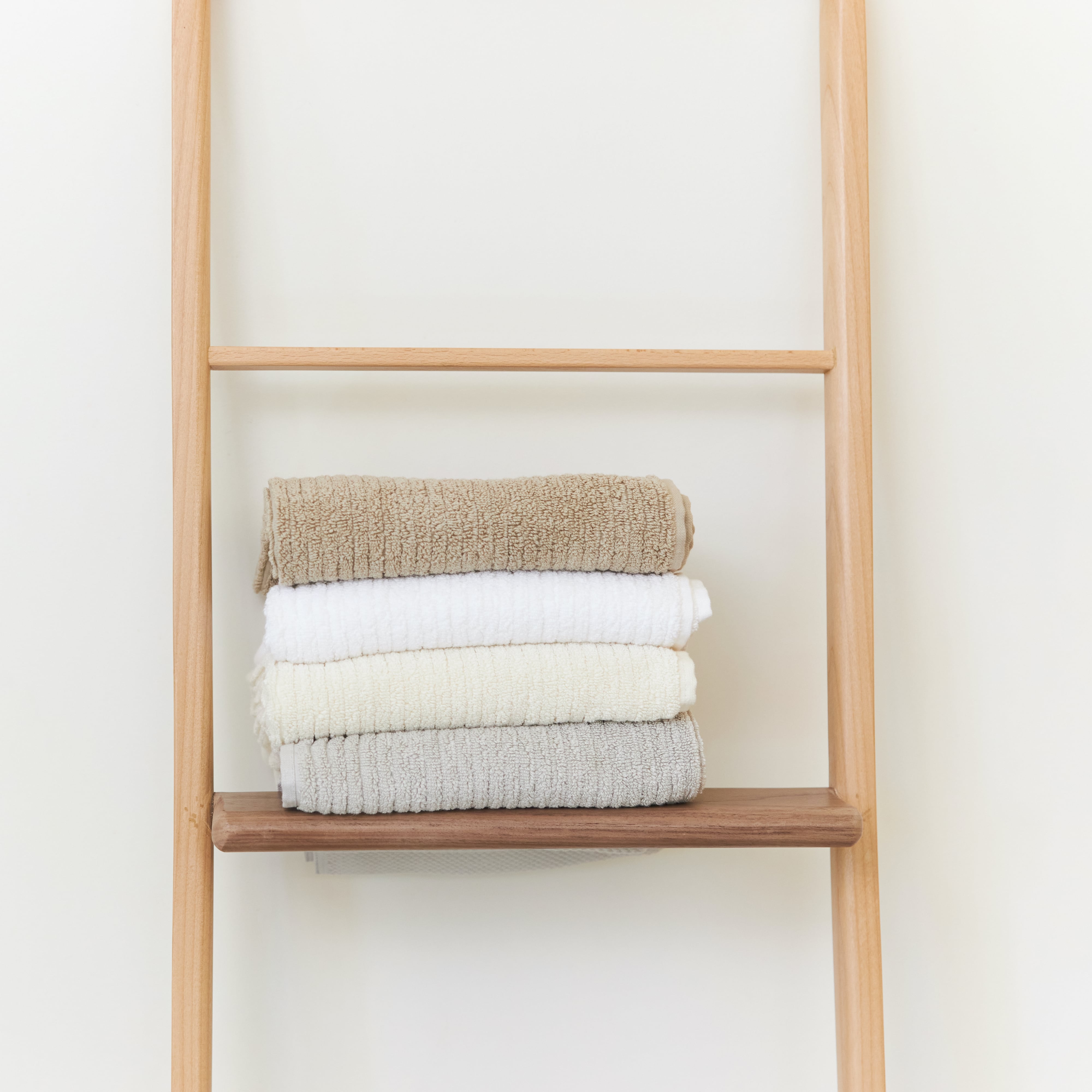 Rustic Wooden Towel Ladder - Bathroom & Kitchen Storage Rack for Hand Towels, Blankets & Decor - Space Saving Home Organization Solution for Small Bathrooms, Laundry Rooms & Farmhouse Style Decor