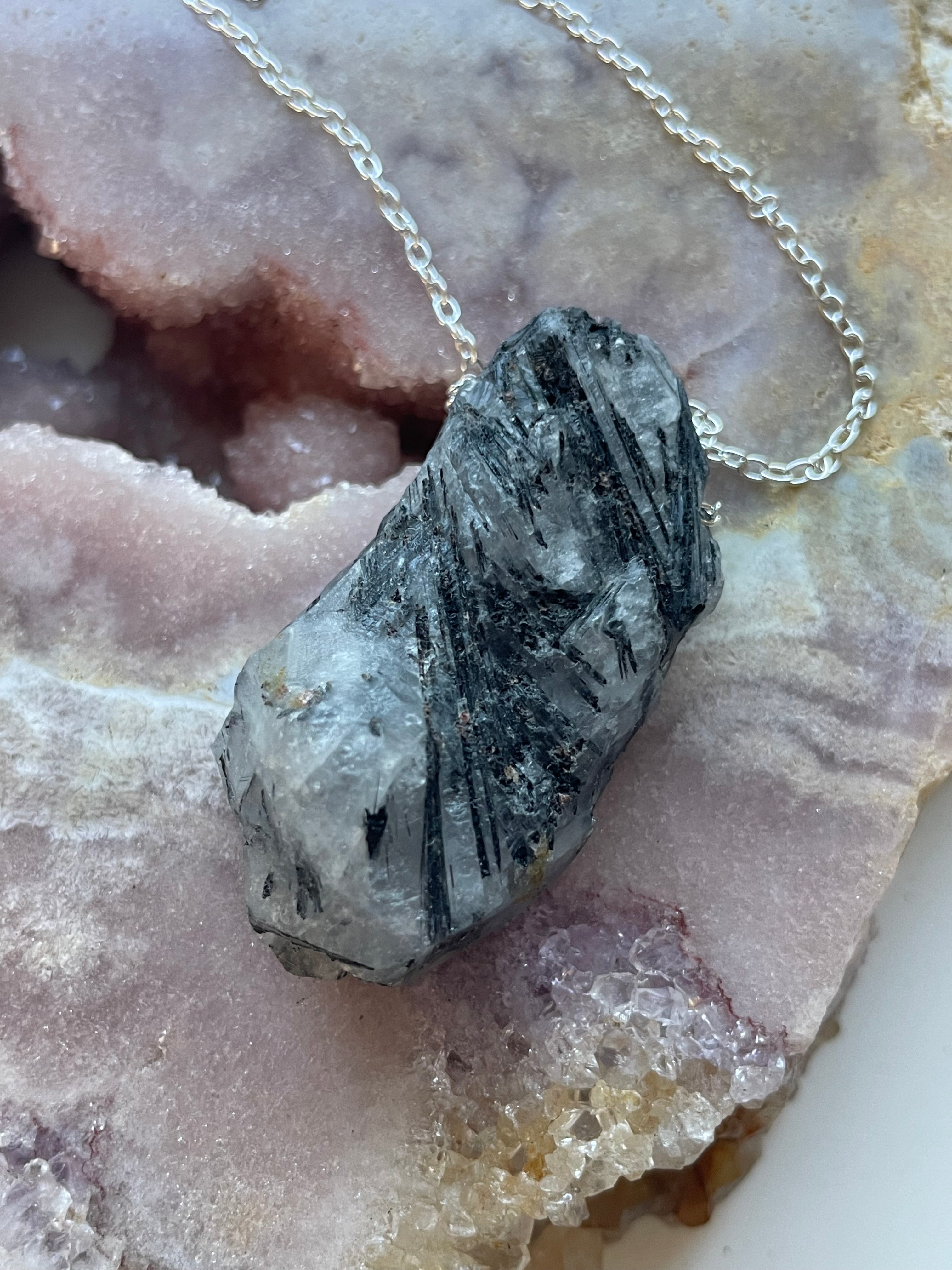 Natural Black Tourmaline Necklace for Women - Chunky Gemstone Pendant for Protection & Healing - Perfect for Spiritual Healing, Energy Cleansing & Fashion Jewelry