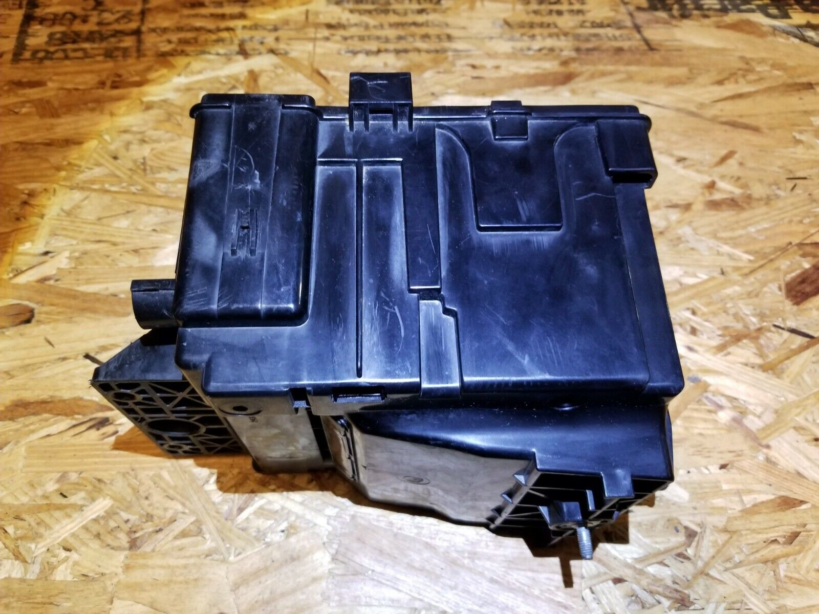 04-07 Infiniti QX56 Fuse Relay Junction Box Housing Holder Tray - OEM Replacement Part for Electrical System - Perfect for Car Maintenance & Repair