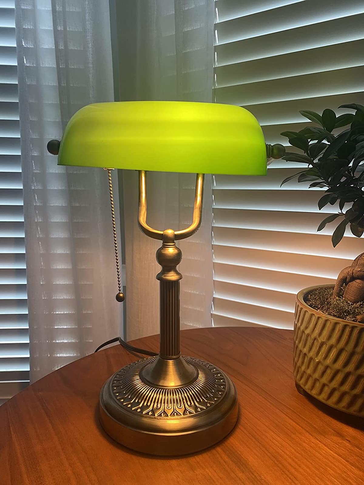 Newrays Green Glass Bankers Desk Lamp with Pull Chain Switch - Vintage Style Plug-in Office Lighting Fixture for Study, Reading & Home Office Workspace