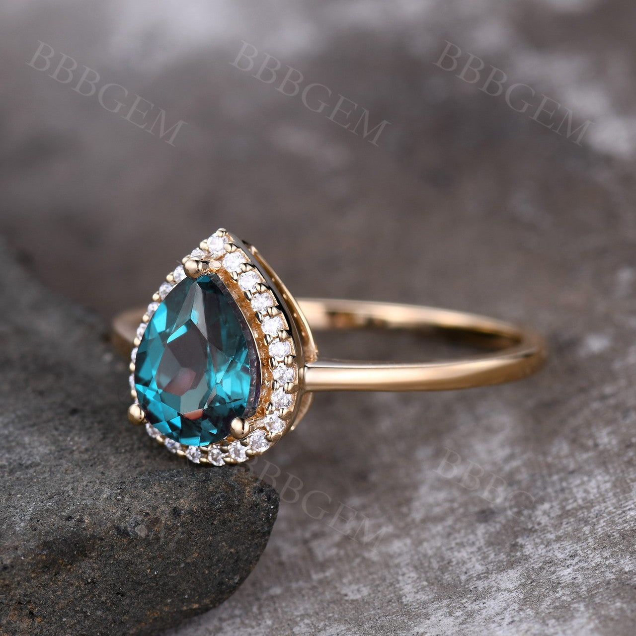 Vintage Pear Shaped Lab Created Alexandrite Engagement Ring - 14K Gold Solitaire Promise Ring for Women, Perfect for Proposals, Anniversaries & Special Occasions