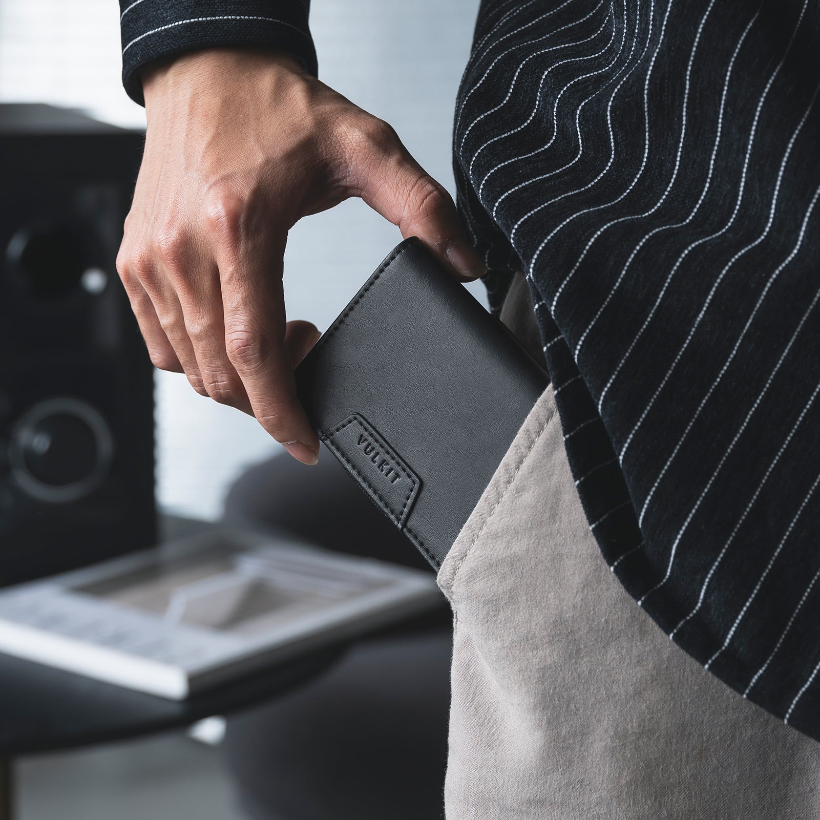 VC411 Slim Minimalist RFID Blocking Wallet - Card Holder with Money Band & Secure Magnetic Closure for Men & Women - Perfect for Travel, Everyday Use & Gift Giving