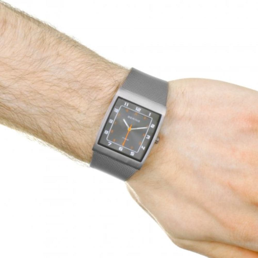 BERING 11233-077 Classic Unisex Watch - Waterproof Stainless Steel Analog Wristwatch for Men & Women - Perfect for Business, Casual & Outdoor Activities