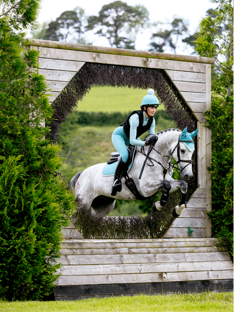 Le Mieux Suede Close Contact Saddle Pad - Premium Equestrian Riding Pad for Horses - Perfect for Dressage, Jumping & Everyday Riding