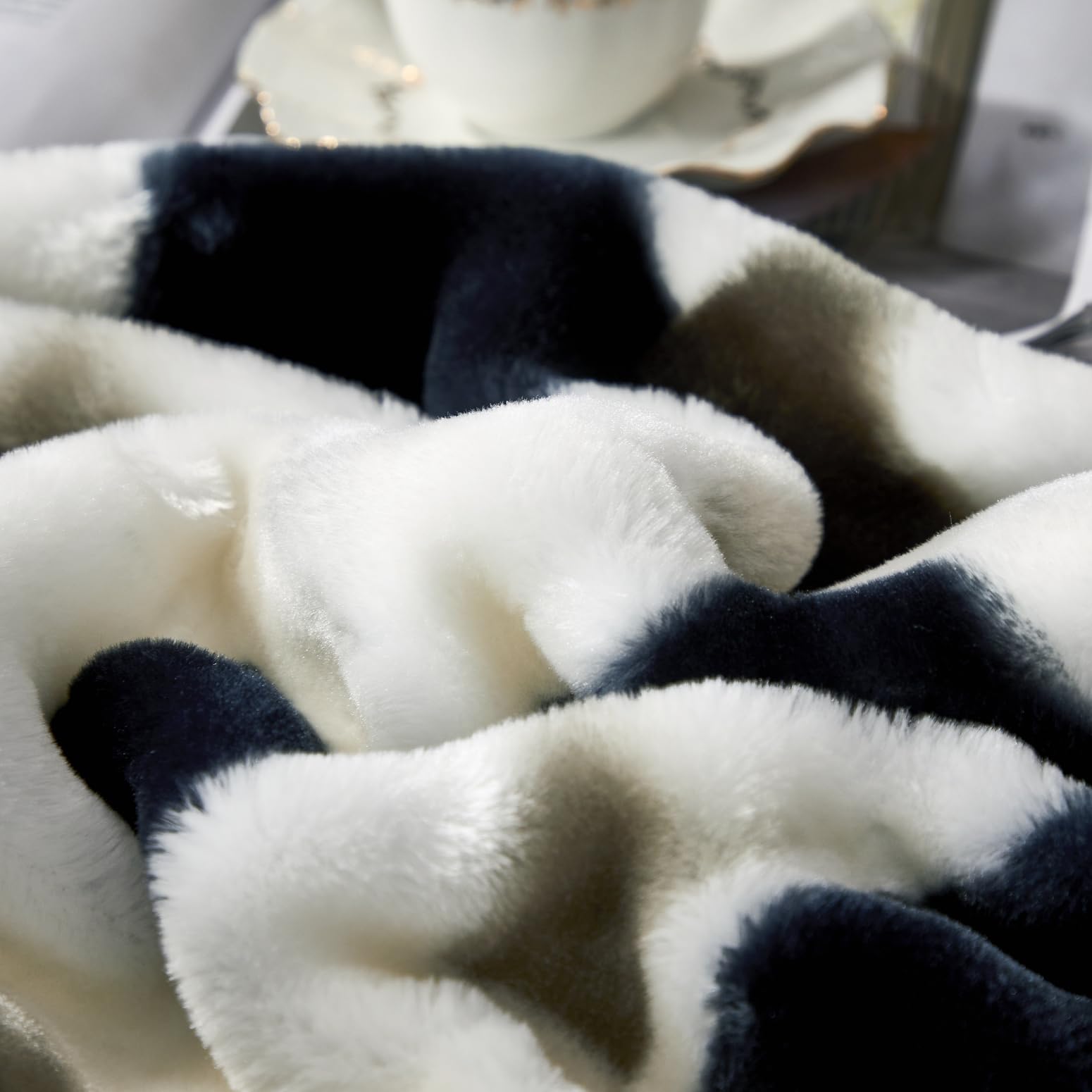 LGYKUMEG Korean Mink Blanket - Ultra Soft & Warm 2-Ply Reversible Fleece Blanket (71