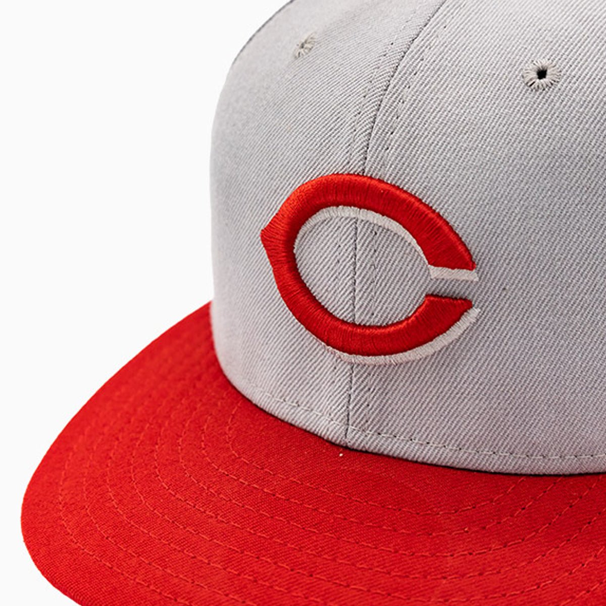 Official Cincinnati Reds MLB 59FIFTY Fitted Baseball Cap - Adjustable Snapback Hat for Men & Women - Perfect for Games, Tailgating & Fan Collections