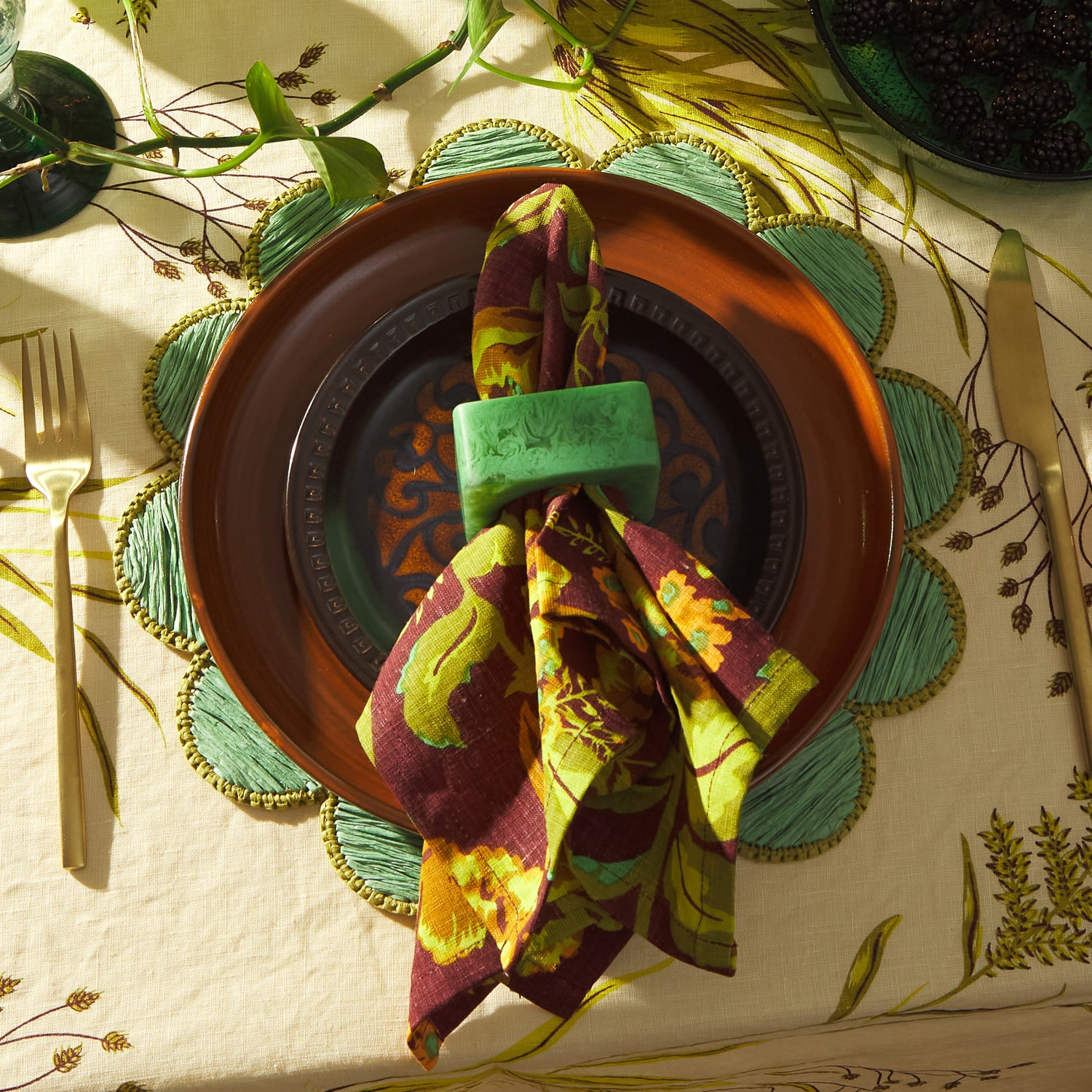 Elegant Emerald Green Jara Napkin Ring Set - Perfect for Wedding, Holiday, and Formal Dinner Table Decor