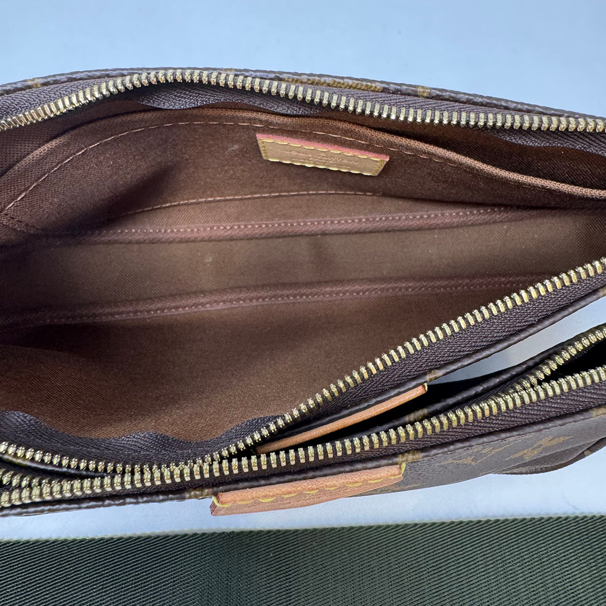 Louis Vuitton Multi Pochette Accessories Bag - Stylish Crossbody Purse for Women | Perfect for Travel, Shopping & Everyday Use