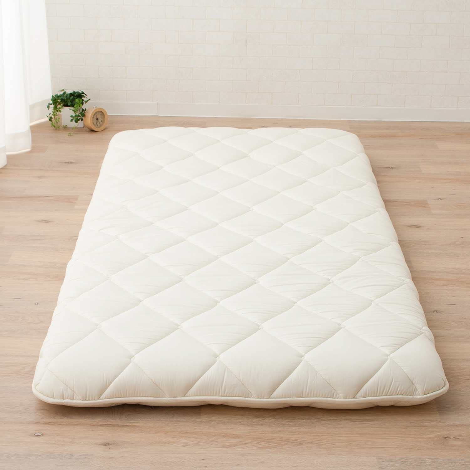 EMOOR Japanese Futon Mattress CLASSE Twin XL (39x83in) - Foldable Tatami Floor Bed for Small Spaces, Guest Room & Minimalist Living | Made in Japan | White Cotton