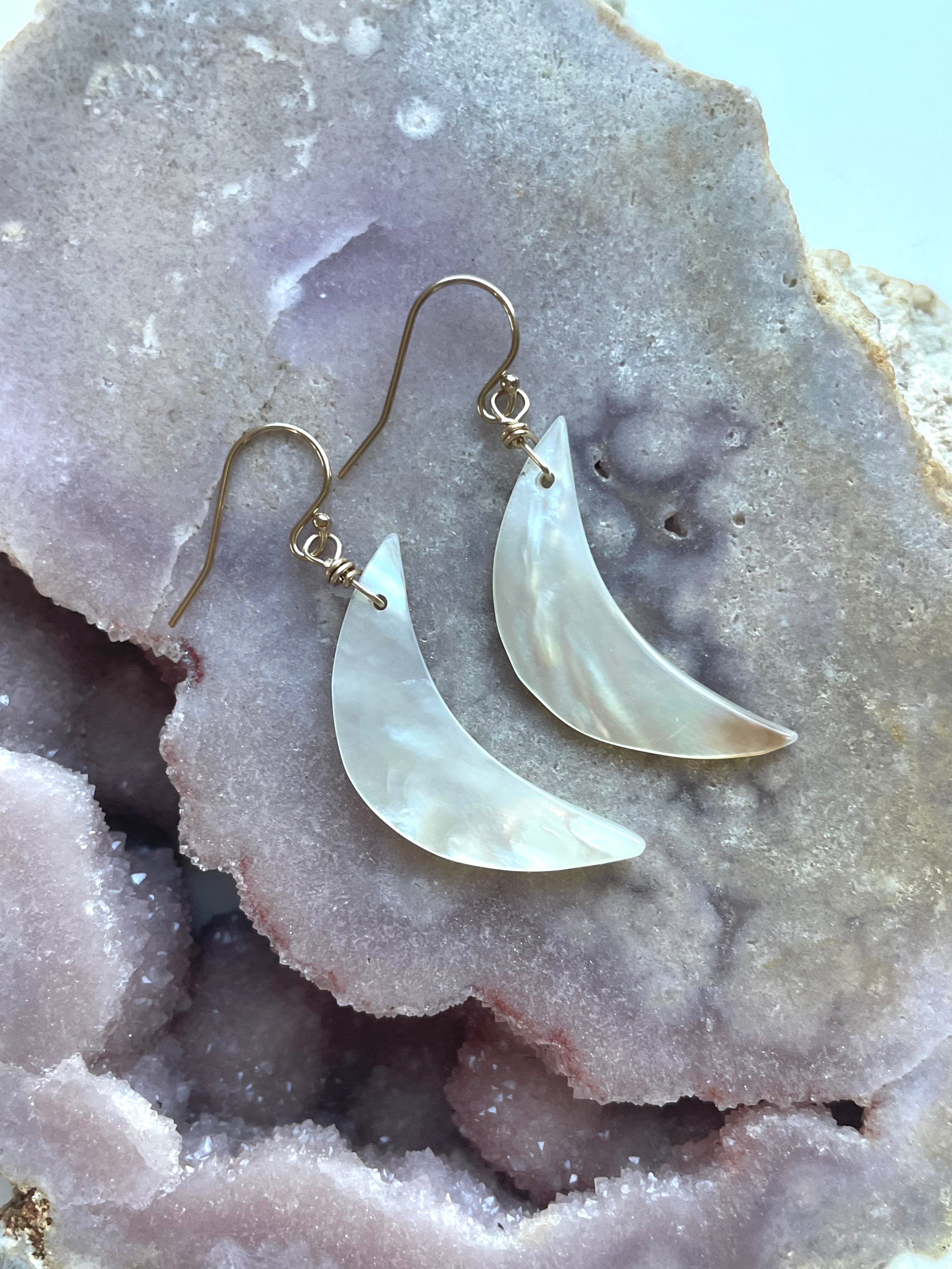 Crescent Moon Shell Earrings for Women - Boho Beach Jewelry, Dainty Seashell Studs for Summer Vacation & Beach Wedding Accessories