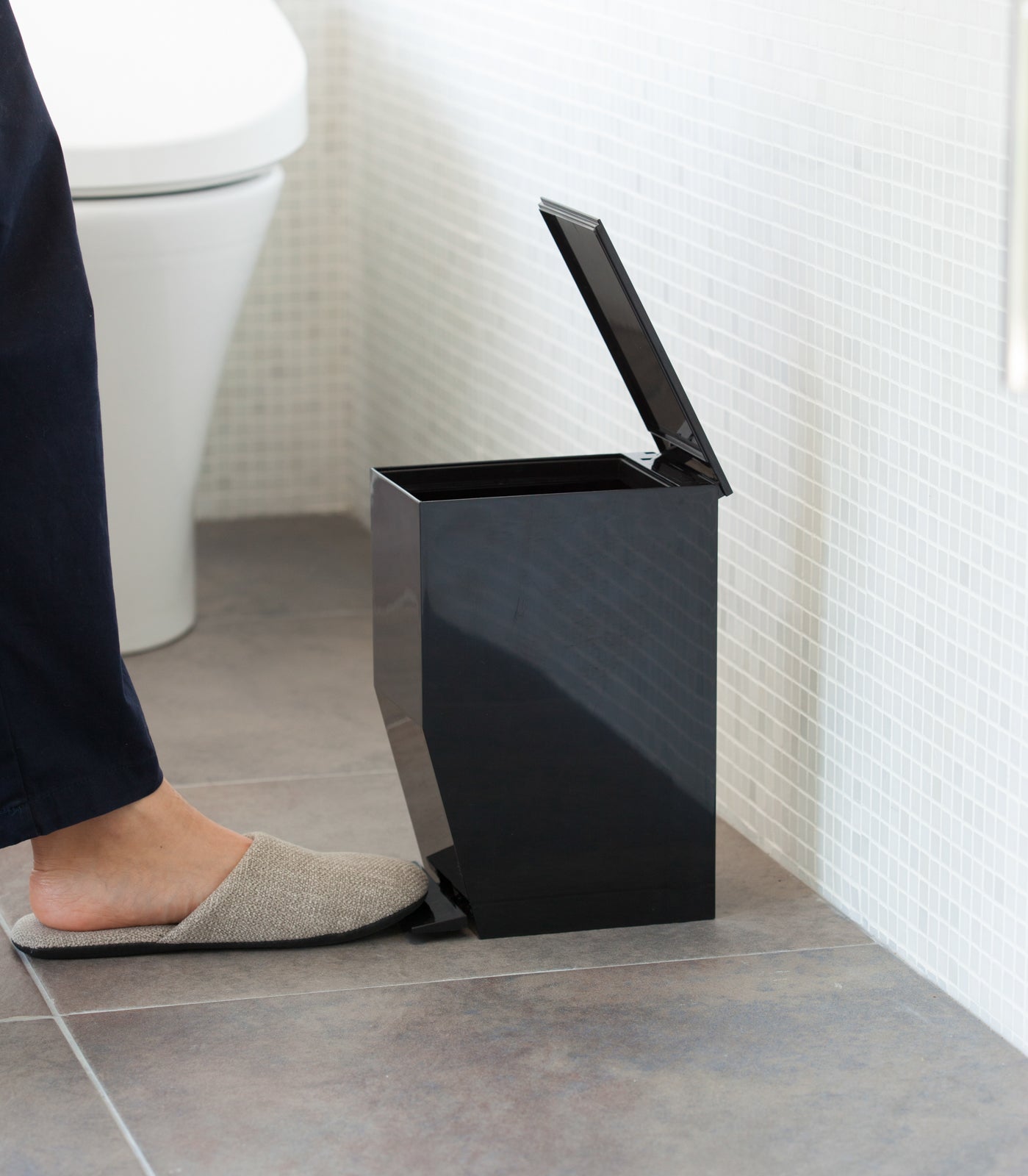 13 Gallon Step Trash Can with Lid - Touch-Free Kitchen Garbage Bin for Home, Office & Bathroom - Odor Control & Easy Cleaning