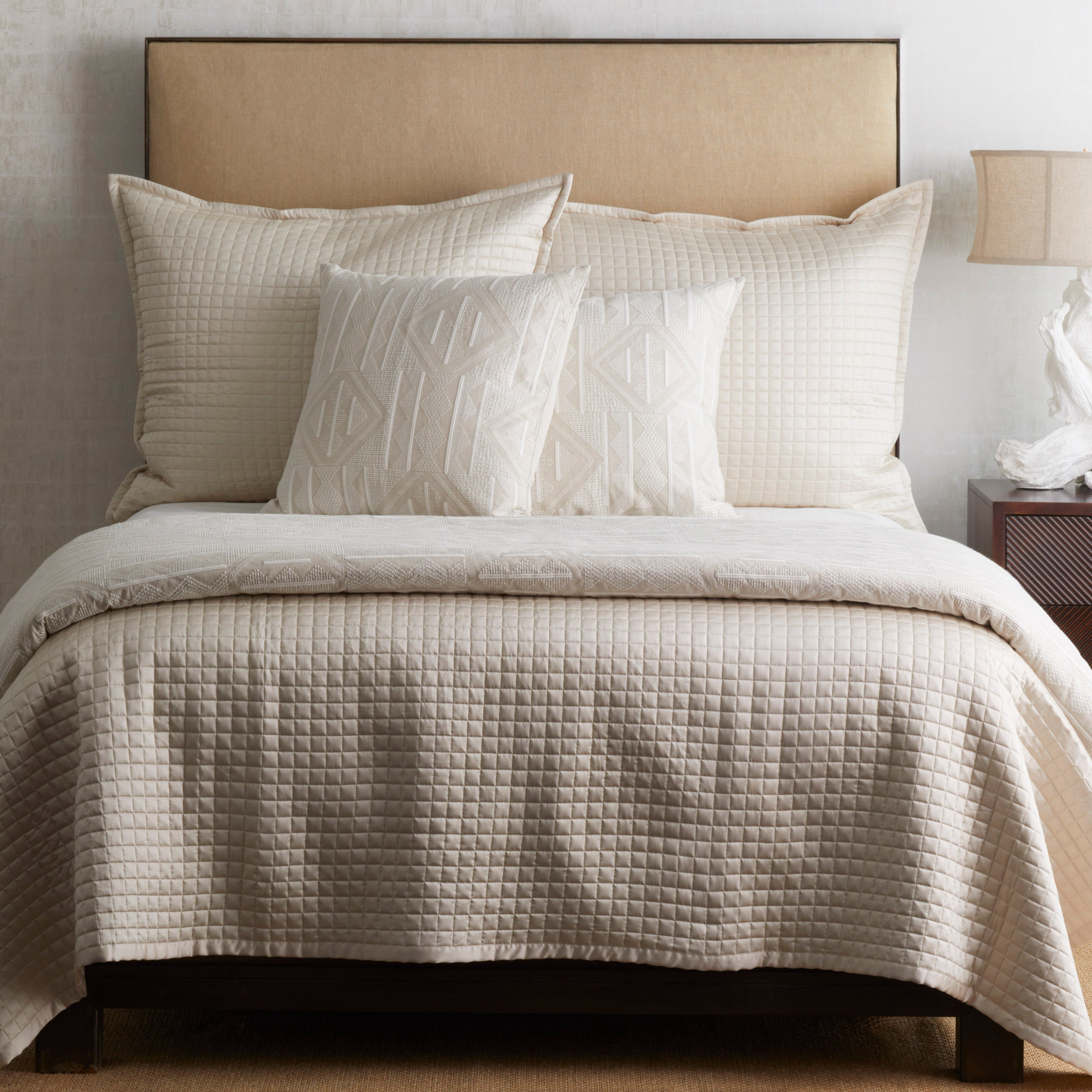Luxury Prestige Throw Blanket - Soft & Cozy Plush Fleece Blanket for Couch, Bed, Sofa - Perfect for Home Decor, Gifts & Relaxation