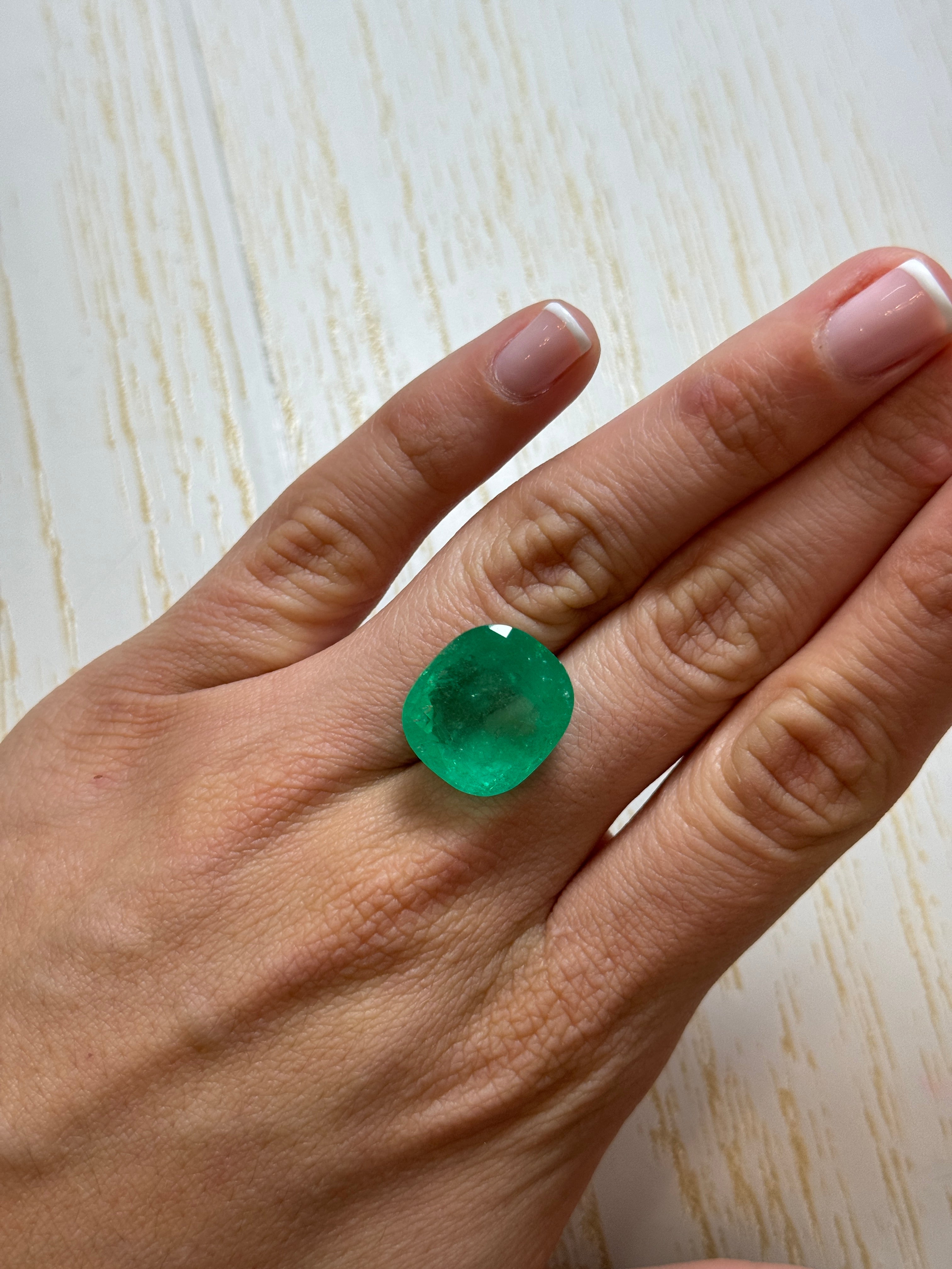 22.61 Carat Natural Colombian Emerald - Loose Cushion Cut Gemstone for Jewelry Making (18x16mm, Spring Green) | Perfect for Engagement Rings, Necklaces & Custom Designs
