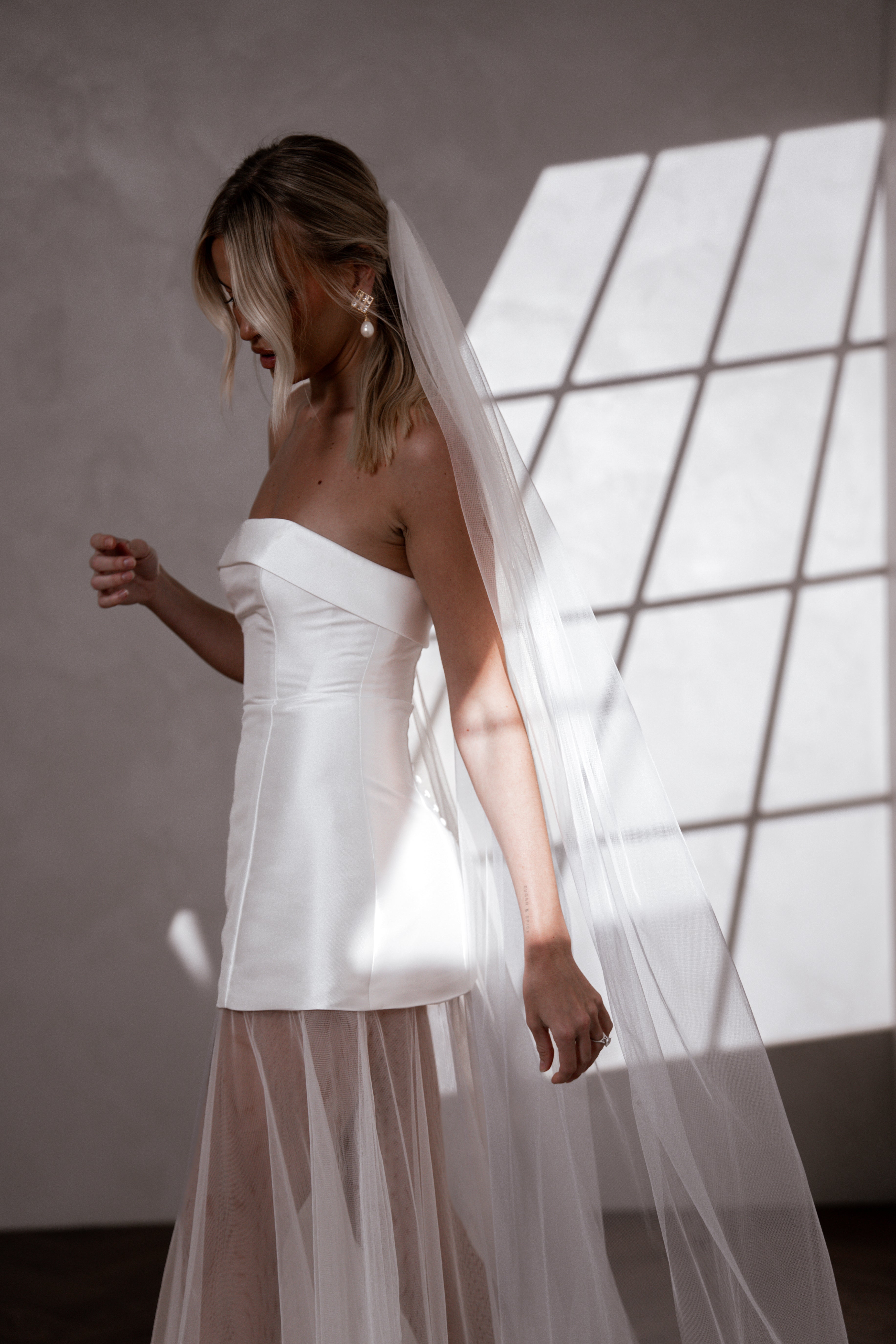 Miranda Veil - Elegant Wedding Veil for Brides | Perfect for Church Ceremonies & Outdoor Weddings