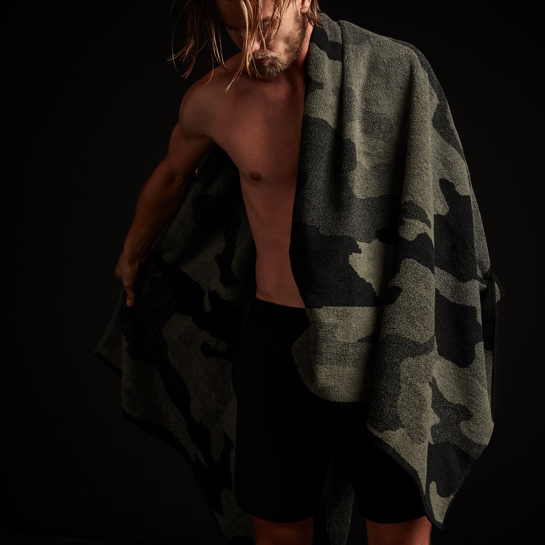 Premium Camo Beach Towel - Palm & Black Design - Quick Dry, Ultra Absorbent, Large Size for Pool, Beach, Picnic, and Outdoor Adventures