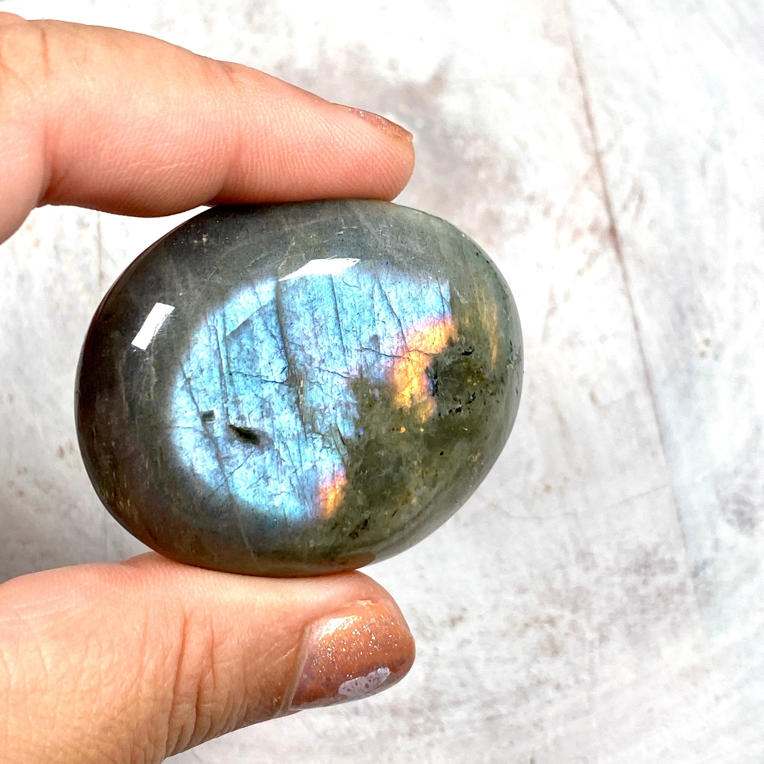 Natural Purple Labradorite Palm Stone - Healing Crystal for Meditation, Stress Relief & Energy Balancing - Perfect for Reiki, Yoga & Spiritual Practices