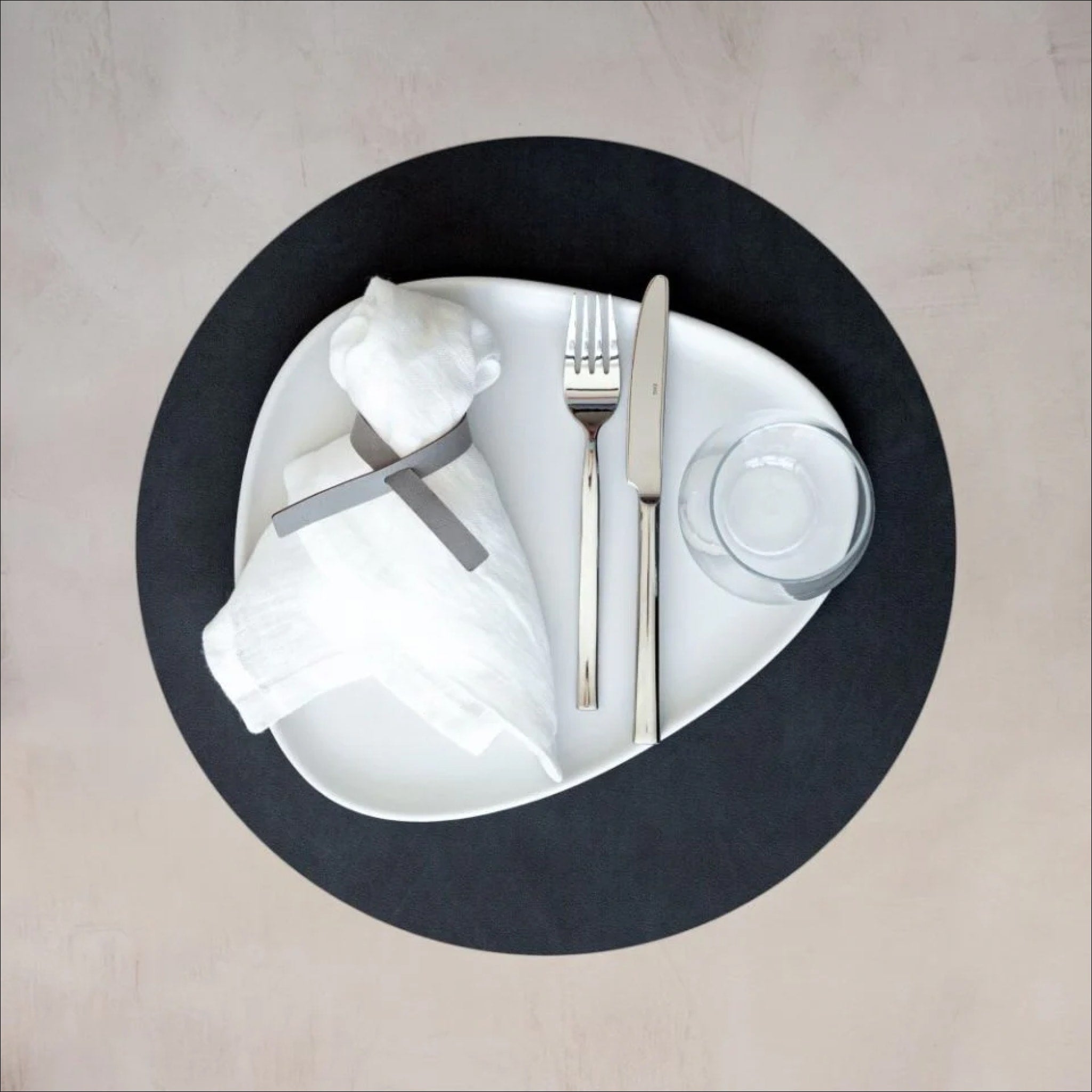 Premium LIND DNA Nupo Round Table Placemat - Black Non-Slip Placemat for Dining Table, Kitchen, Restaurant & Party Decor