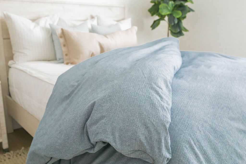 Premium Quinn Duvet Cover Set - Soft & Breathable Bedding for All Seasons - Perfect for Master Bedroom, Guest Room & Dorm Decor