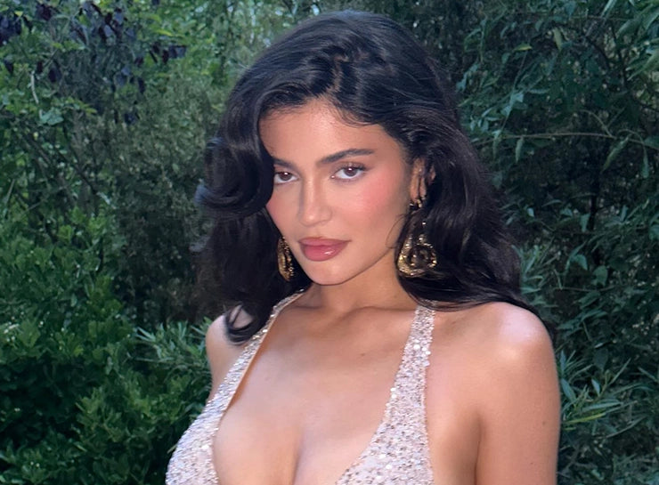 Kylie's Paris Look - Stylish Women's Fashion Outfit for Casual & Evening Wear | Perfect for Date Nights, Parties & Travel