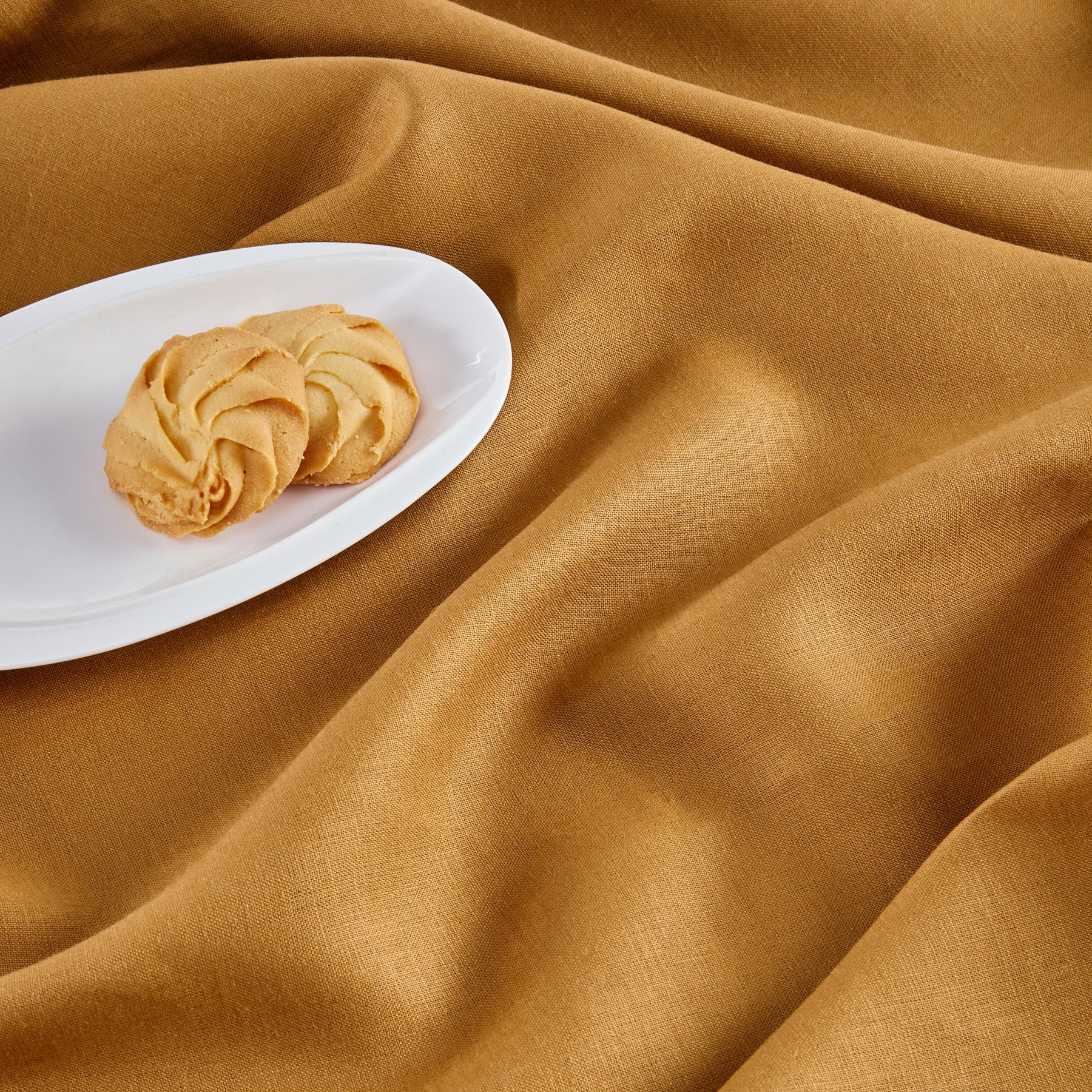 Elegant Classic Hemstitch Tablecloth - Premium Cotton Linen Dining Table Cover for Formal Dinners & Special Occasions