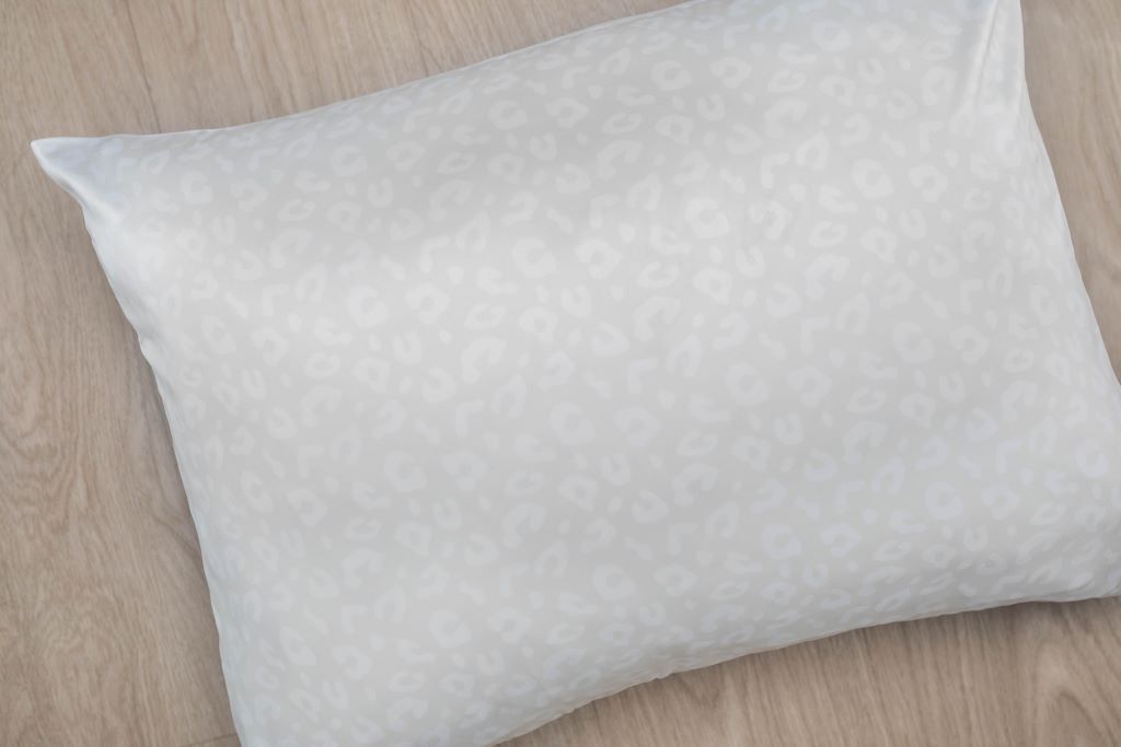 Luxury Ivory Satin Pillowcase for Hair & Skin Care - Soft & Smooth 100% Mulberry Silk Pillow Cover for Beauty Sleep, Bedroom Decor & Gift
