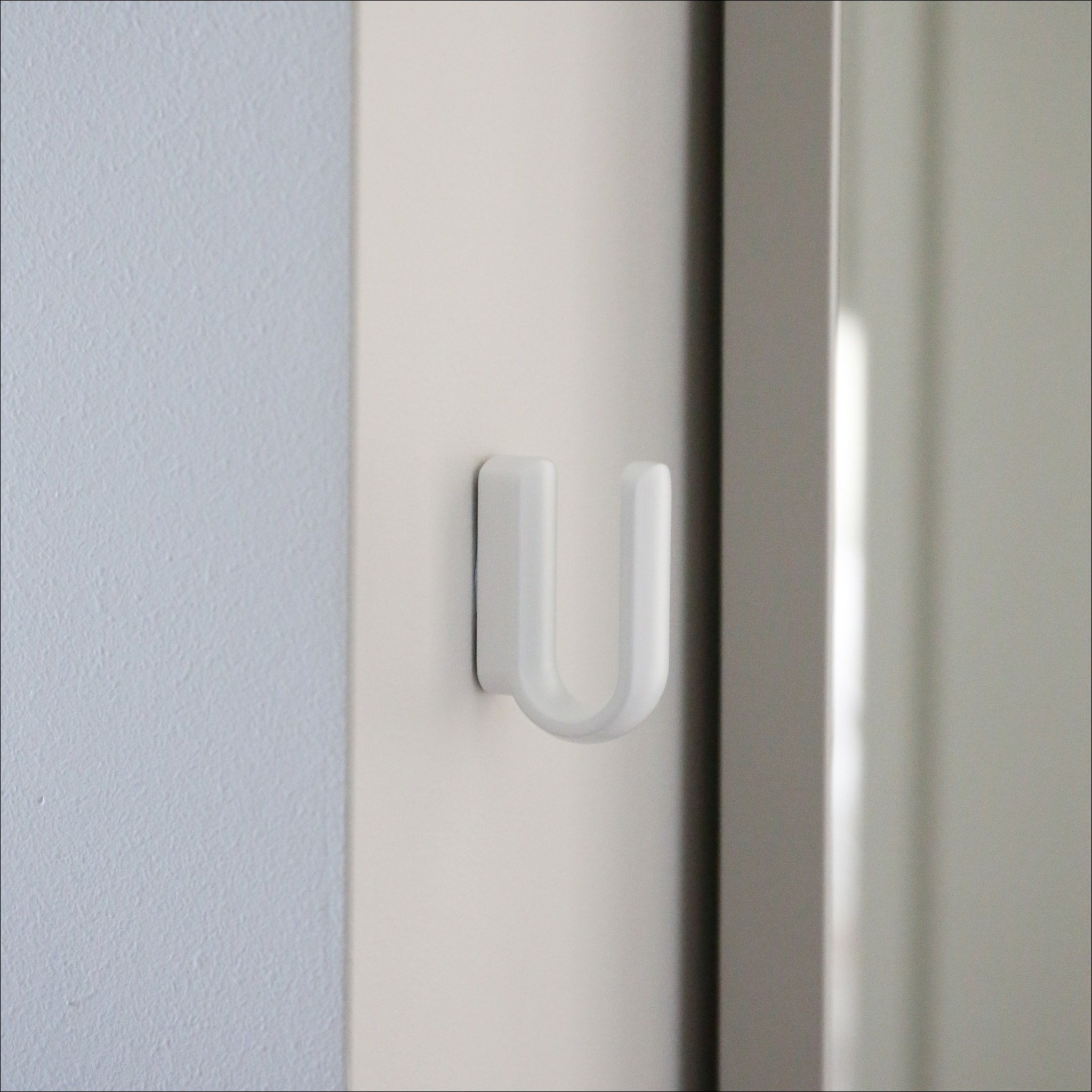 DESIGNSTUFF White U-Shaped Hooks - Heavy Duty Wall Hooks for Hanging Coats, Hats, Bags, and Decor in Home, Office, or Garage