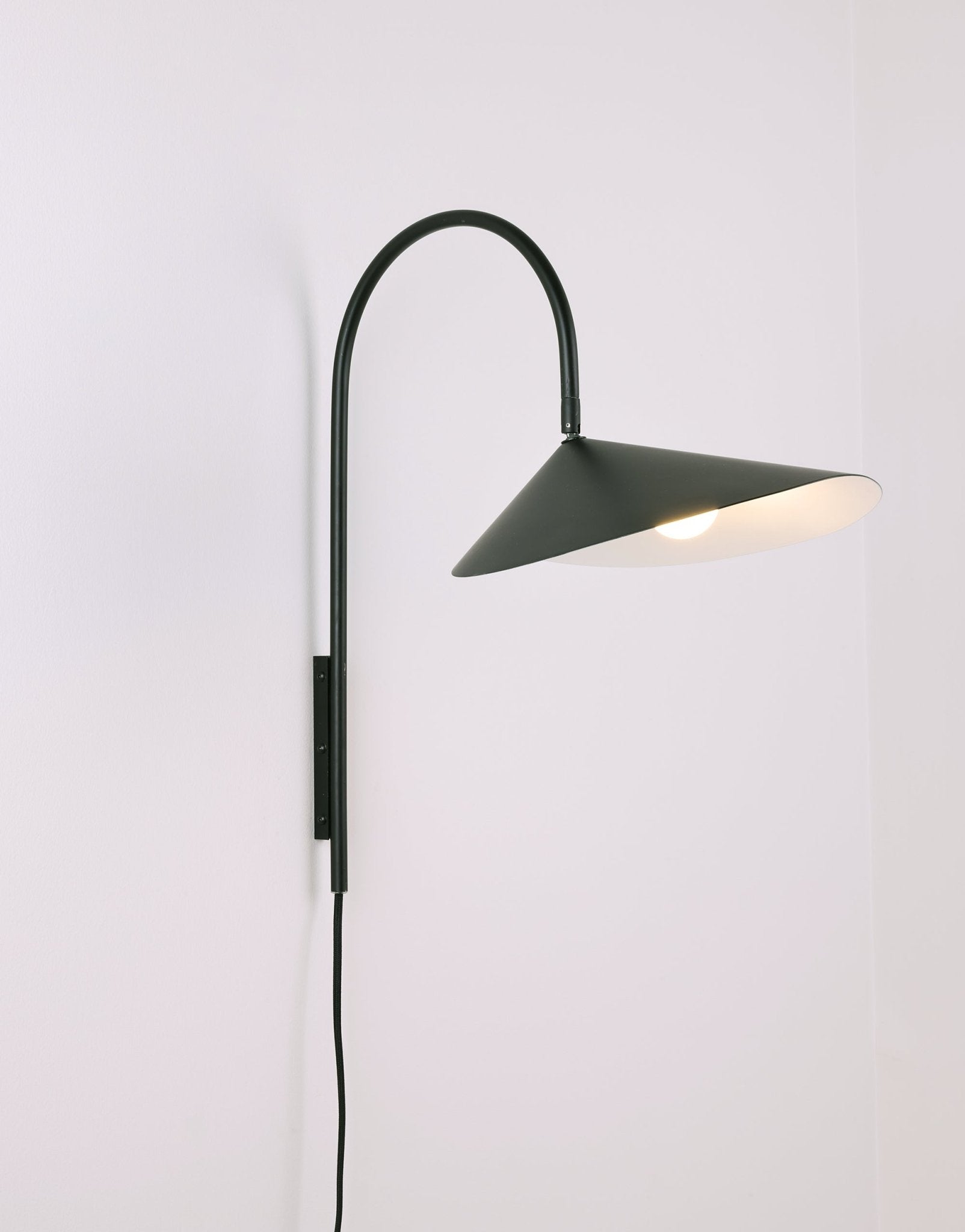 Alocasia Swivel Wall Light - Adjustable Modern LED Sconce for Bedroom, Living Room & Hallway - Perfect for Ambient Lighting and Home Decor