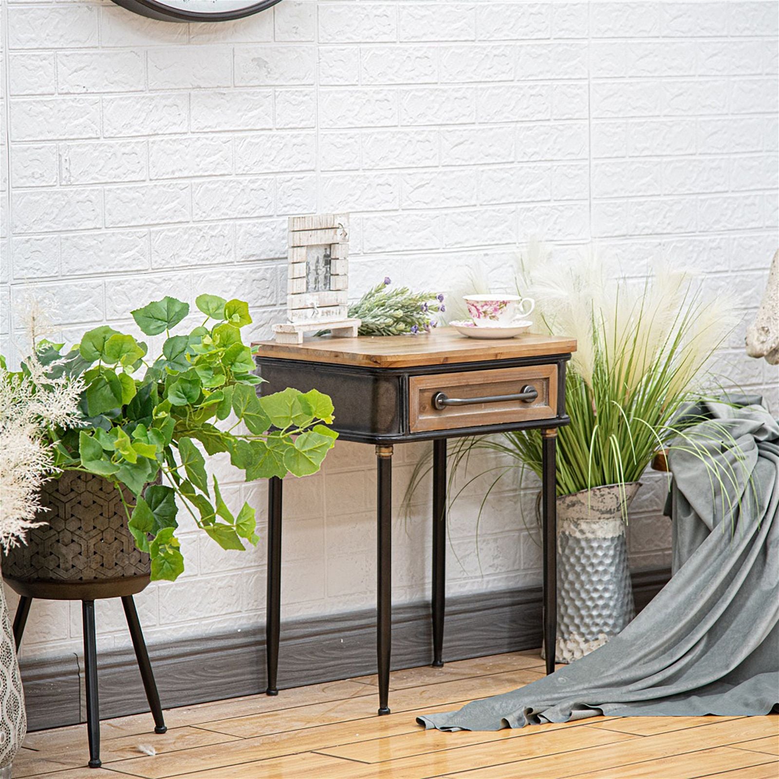 Refino Modern Side Table by Urban Style - Stylish End Table for Living Room, Bedroom & Office - Perfect for Coffee, Books & Decor