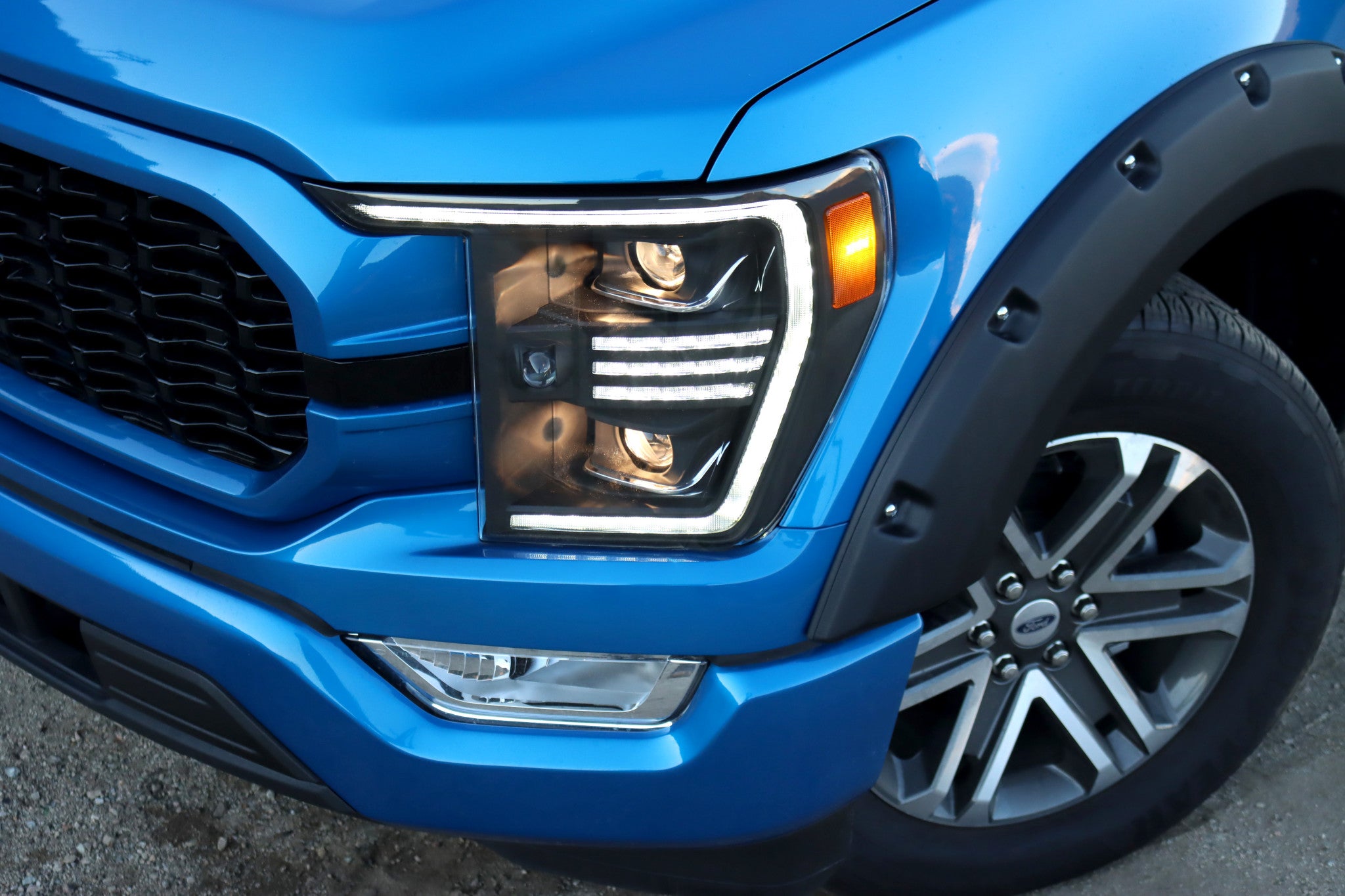 21 23 Ford F150 PRO Series Halogen Projector Headlights Black - Upgrade Your Truck Lighting for Night Driving & Off-Road Adventures