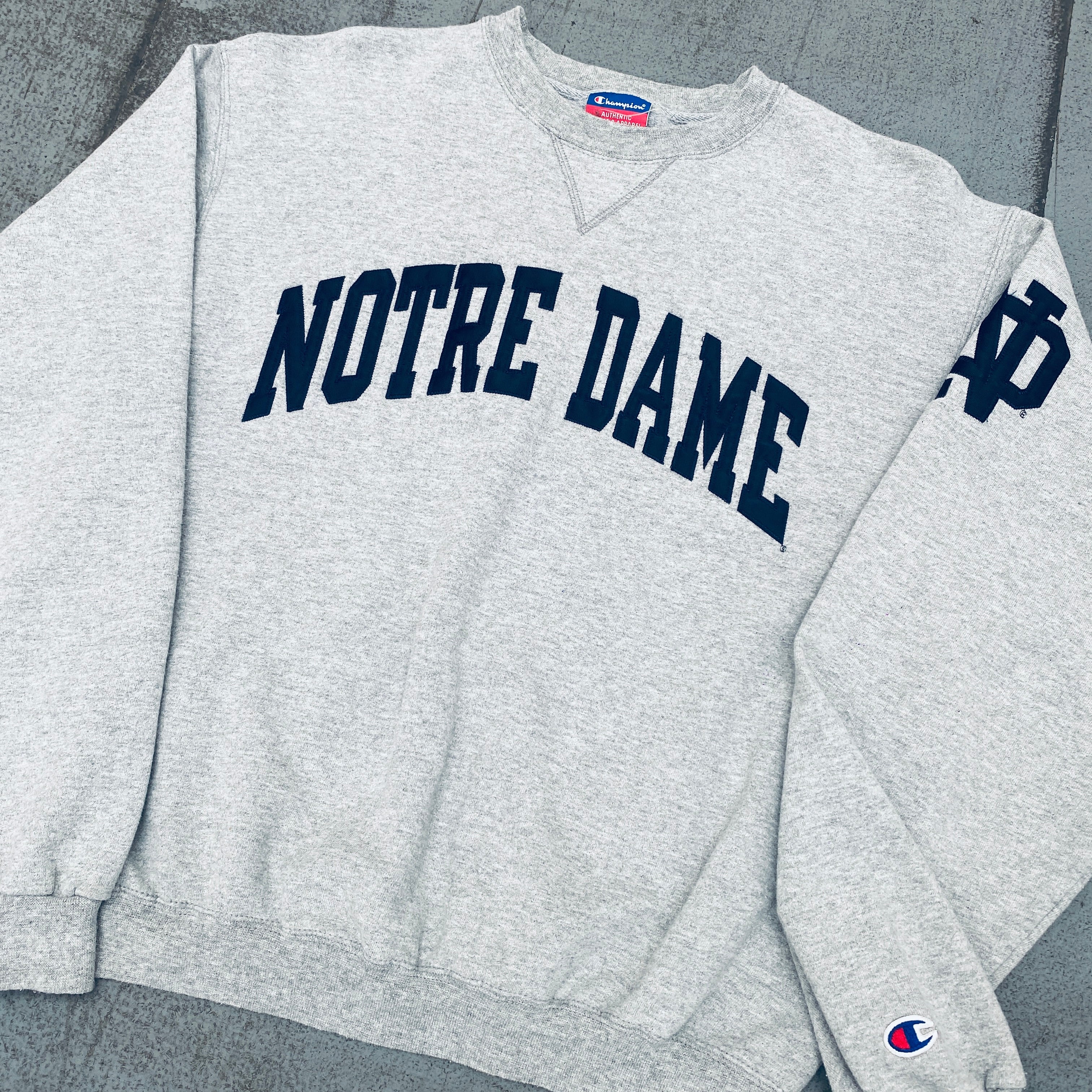 Notre Dame Fighting Irish 1990s Champion Stitched Spellout Sweatshirt (Medium) - Vintage College Football Fan Gear for Game Day & Casual Wear