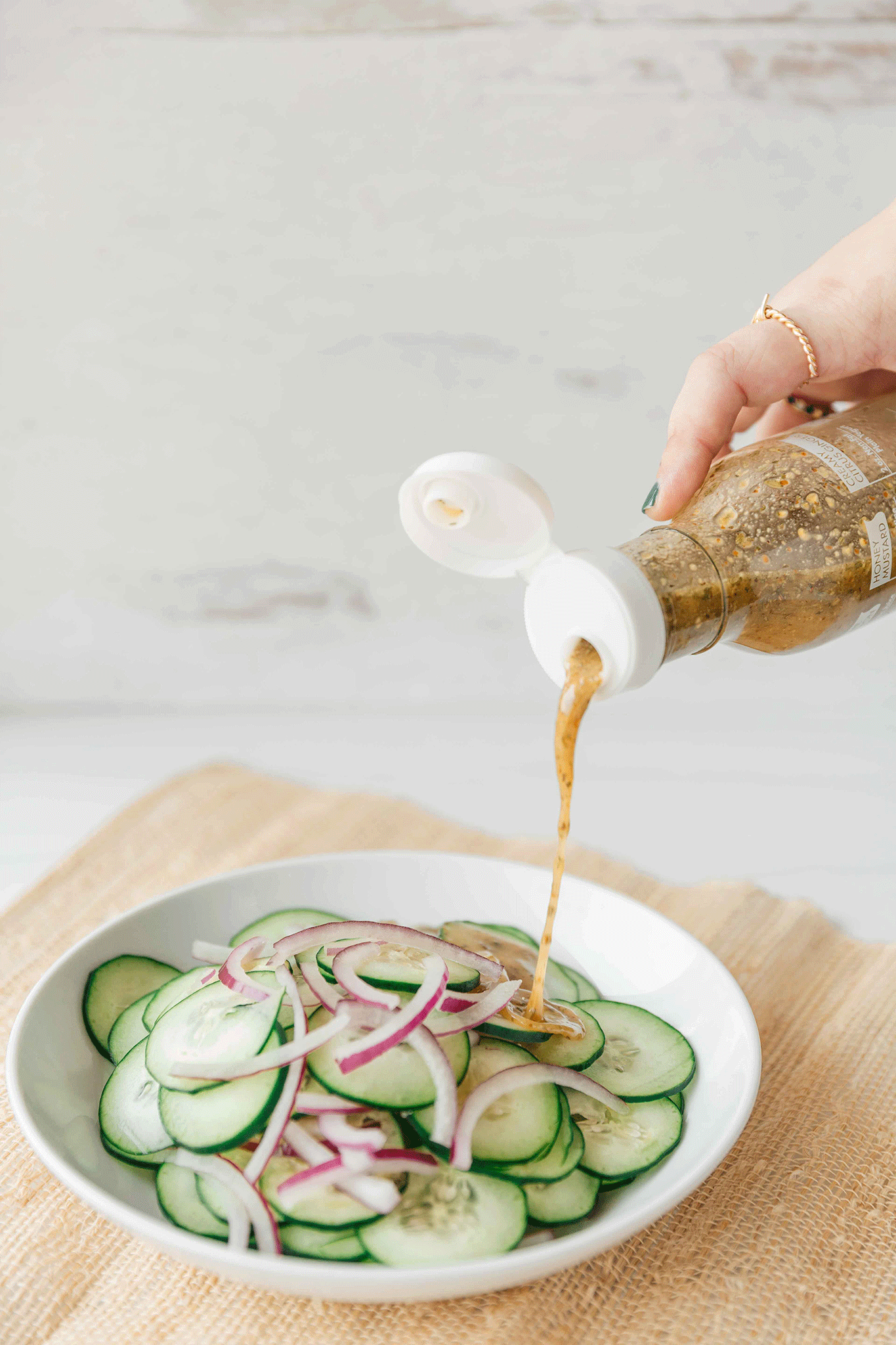 Premium Salad Dressing Bottle - Leak-Proof Squeeze Bottle with No-Drip Spout for Kitchen & BBQ - Perfect for Oil, Vinegar, Sauces & Condiments - Ideal for Restaurants, Home Cooking & Outdoor Grilling