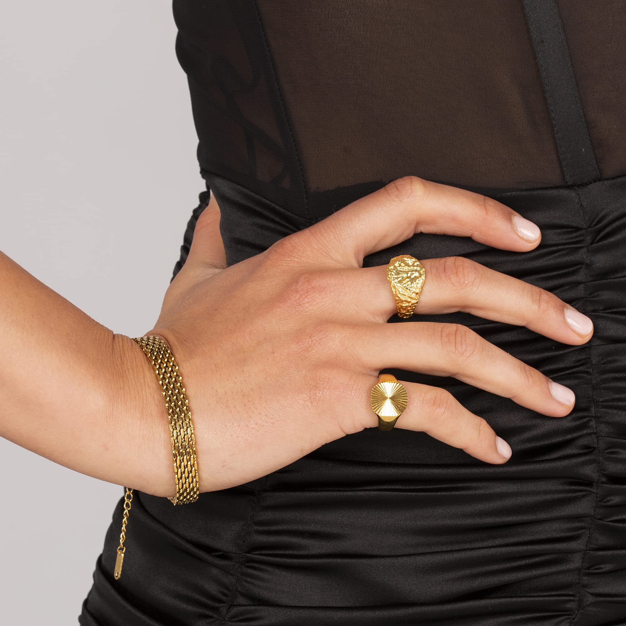 Hammered Adjustable Signet Ring for Women - 925 Sterling Silver & 18k Gold Plated - Perfect for Everyday Wear