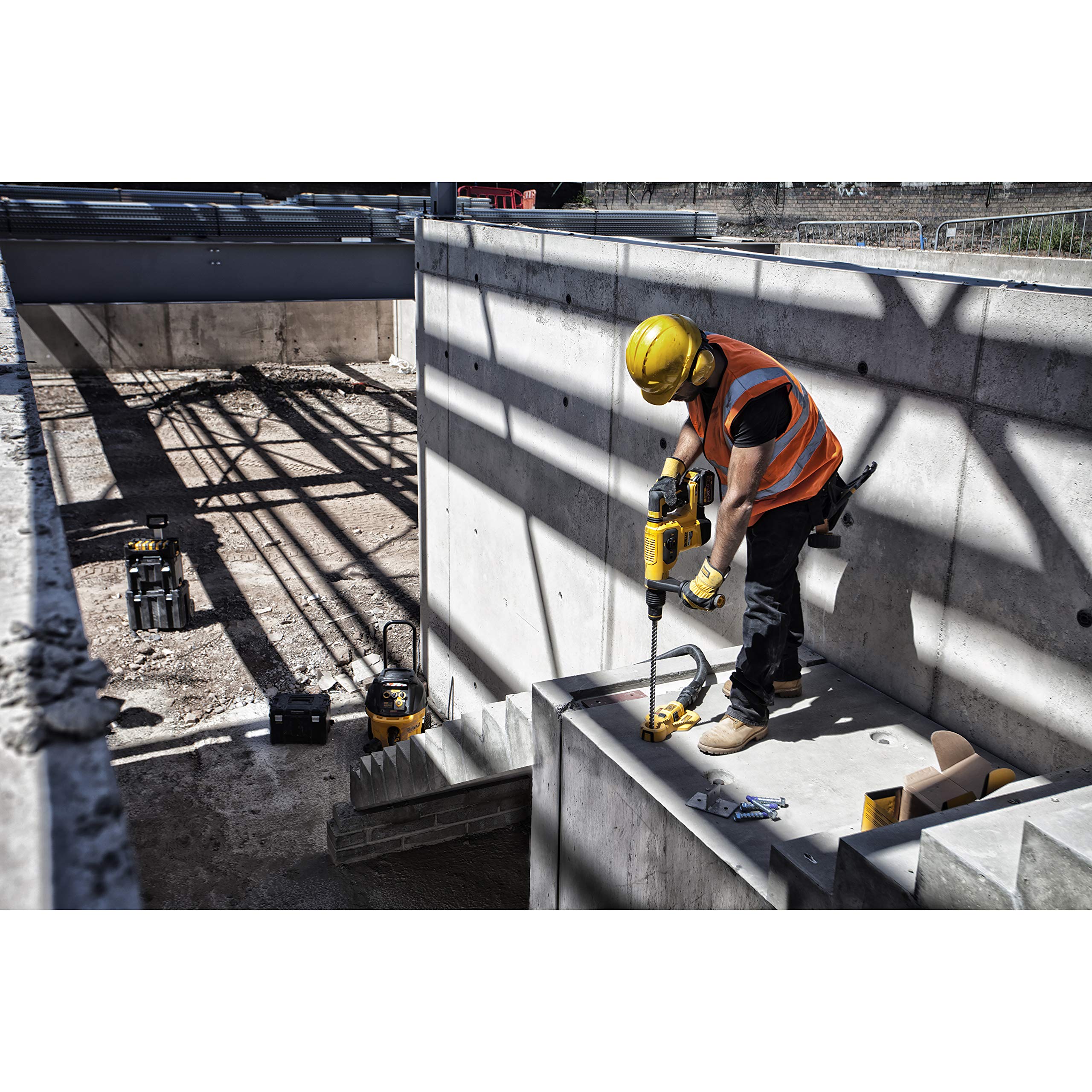 DeWalt DT60836-QZ SDS-Max Rotary Hammer Drill, 32mm x 920mm x 790mm - Heavy Duty Concrete Drilling for Construction & Demolition Projects