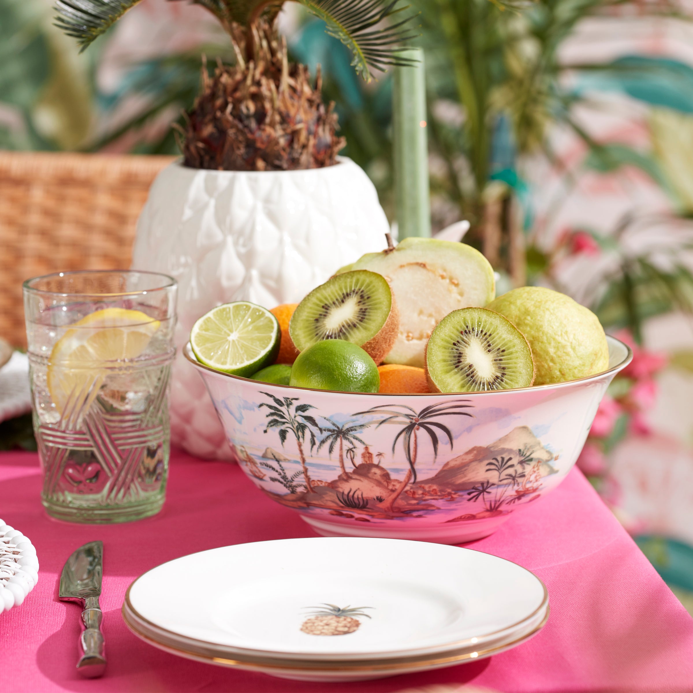 British Colonial Large Serving Bowl - Elegant Ceramic Fruit & Salad Bowl for Dining & Entertaining - Perfect for Parties, Family Gatherings & Home Decor