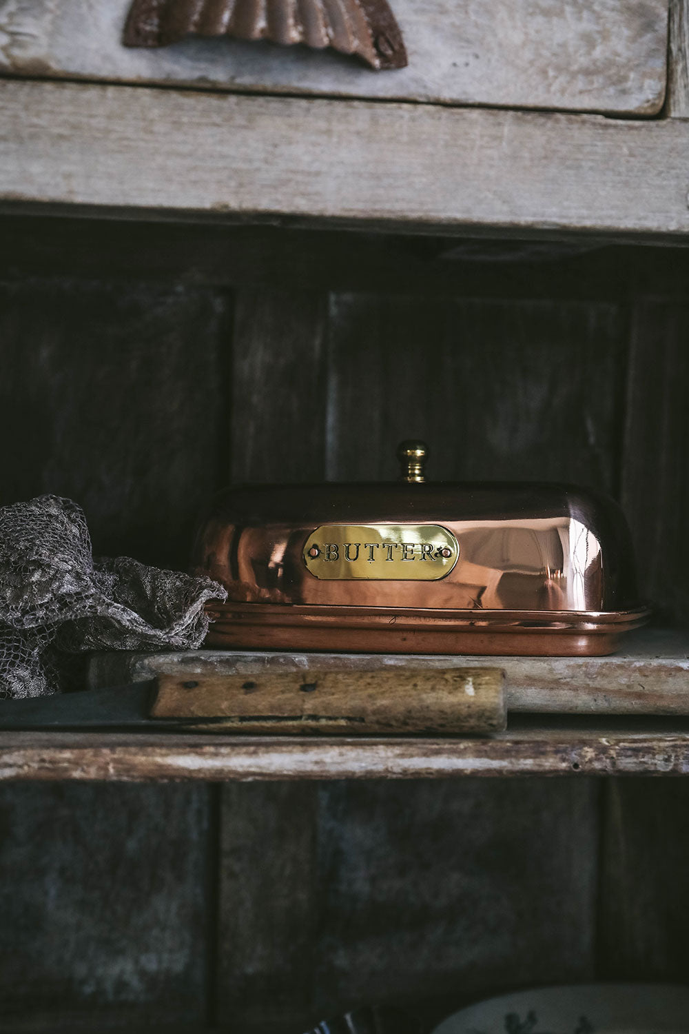 Premium Copper Butter Dish with Lid - Elegant & Rustic Butter Keeper for Freshness - Perfect for Kitchen, Dining Table, and Gift Giving