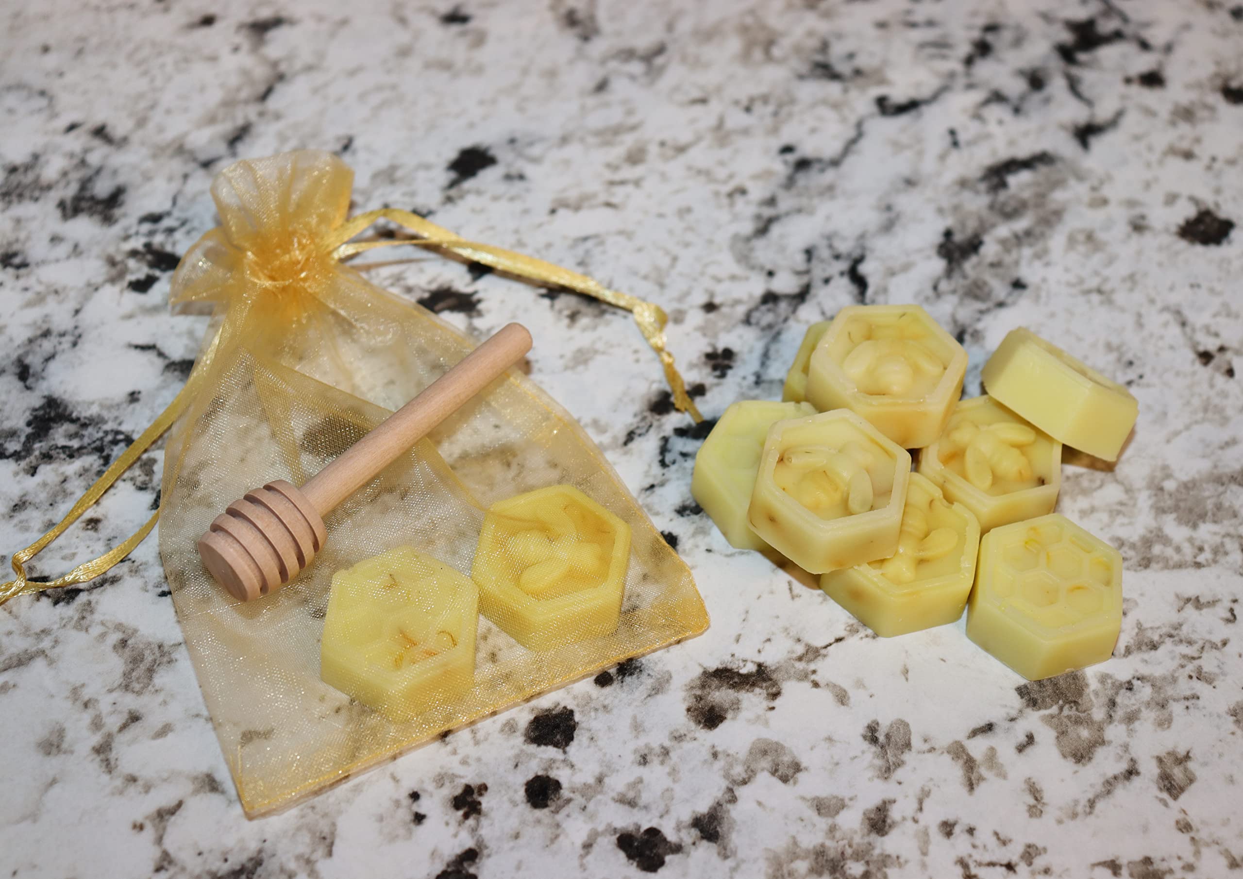 Organic Honeycomb Honey Bee Baby Shower Favors - 20-Pack Goat's Milk & Honey Scented Soap Gift Set for Gender Reveal Parties, Newborn Celebrations & Bridal Showers - Perfect Baby Shower Party Favors & Wedding Guest Gifts