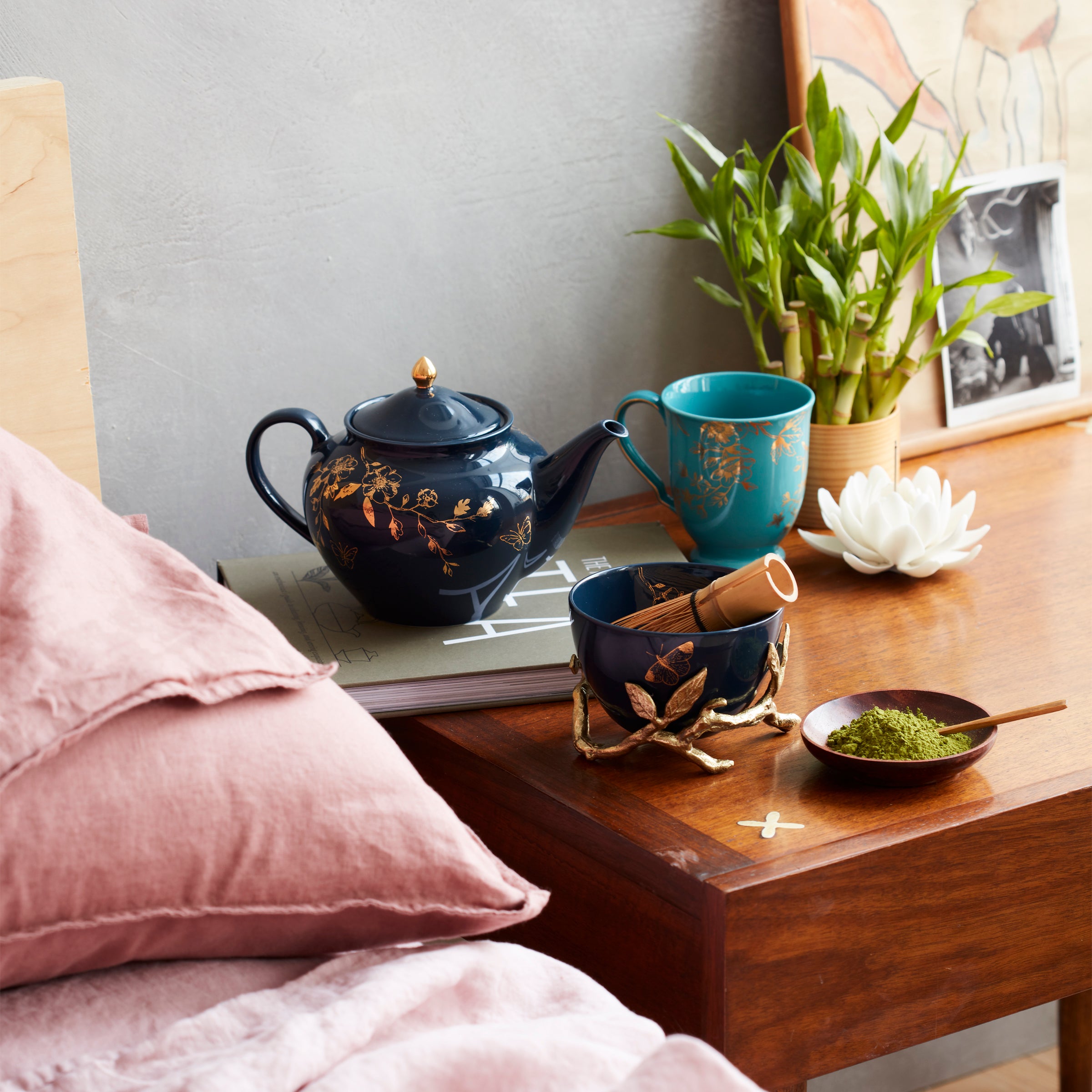 Sprig & Vine Navy Blue Ceramic Teapot - Elegant Tea Brewing Pot for Afternoon Tea, Gifts & Home Decor