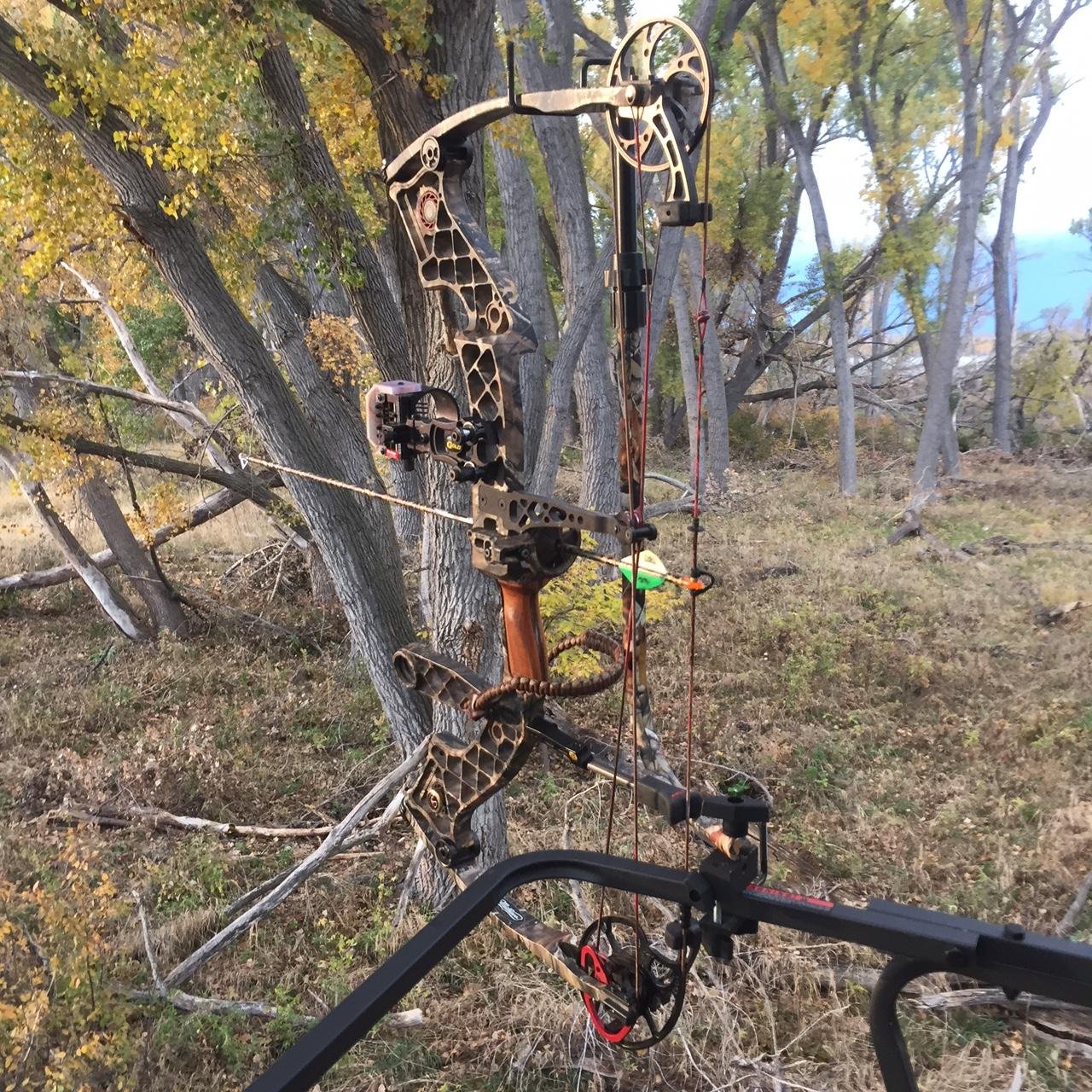 Universal Tree Stand Bow and Accessory Holder for Hunting Gear - Perfect for Archery Equipment Storage in Tree Stands, Hunting Blinds, and Outdoor Adventures