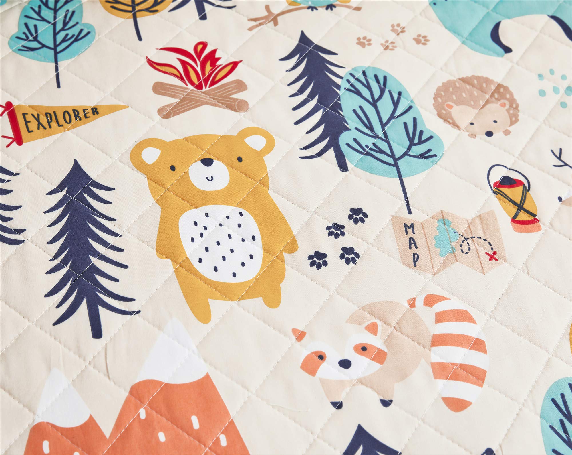 **Cartoon Bear Print Reversible Queen Quilt Set - Lightweight Bedspread Coverlet for Kids, Boys & Girls - Forest Animal Theme Bedding Collection - Perfect for Nursery, Bedroom & Home Decor**
