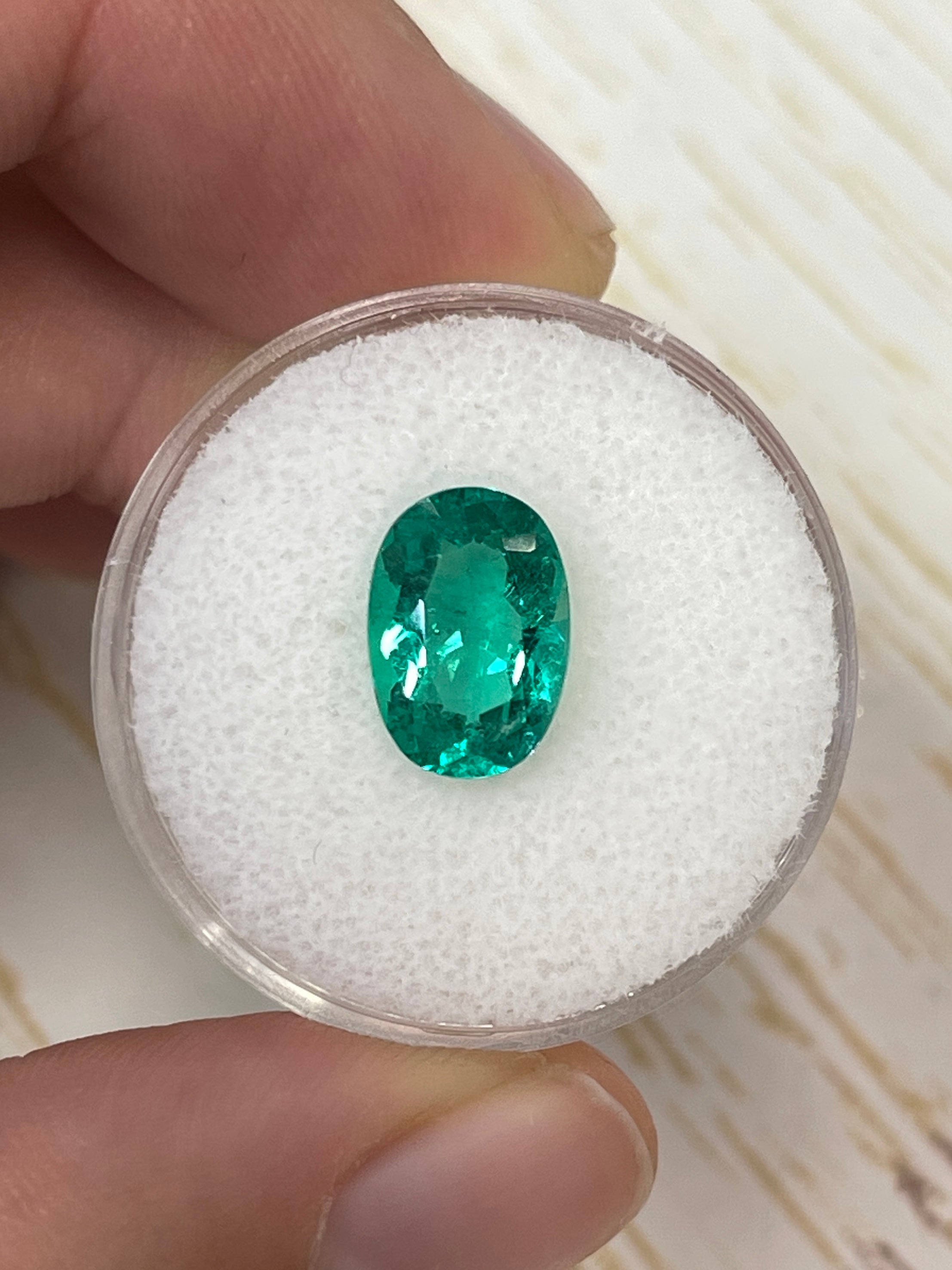 2.40 Carat Natural Colombian Emerald Gemstone - 11x8mm Oval Cut VVS Clarity Loose Green Emerald for Jewelry Making, Engagement Rings & Fine Collections