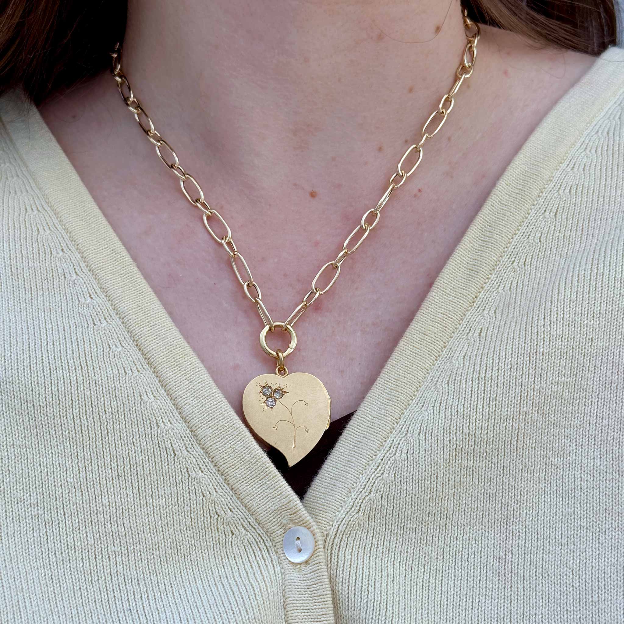 Victorian Style 18K Gold Diamond Floral Heart Locket Pendant Necklace - Perfect for Valentine's Day, Anniversary & Wedding Gifts
