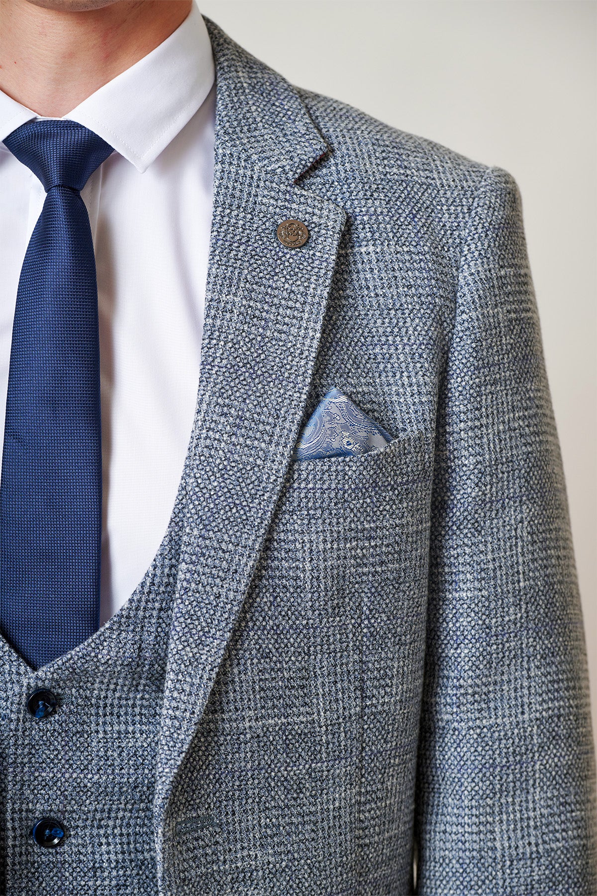 Everton FC Tim Iroegbunam Sky Blue Tweed Suit - Official Football Player Outfit for Matchday & Special Events