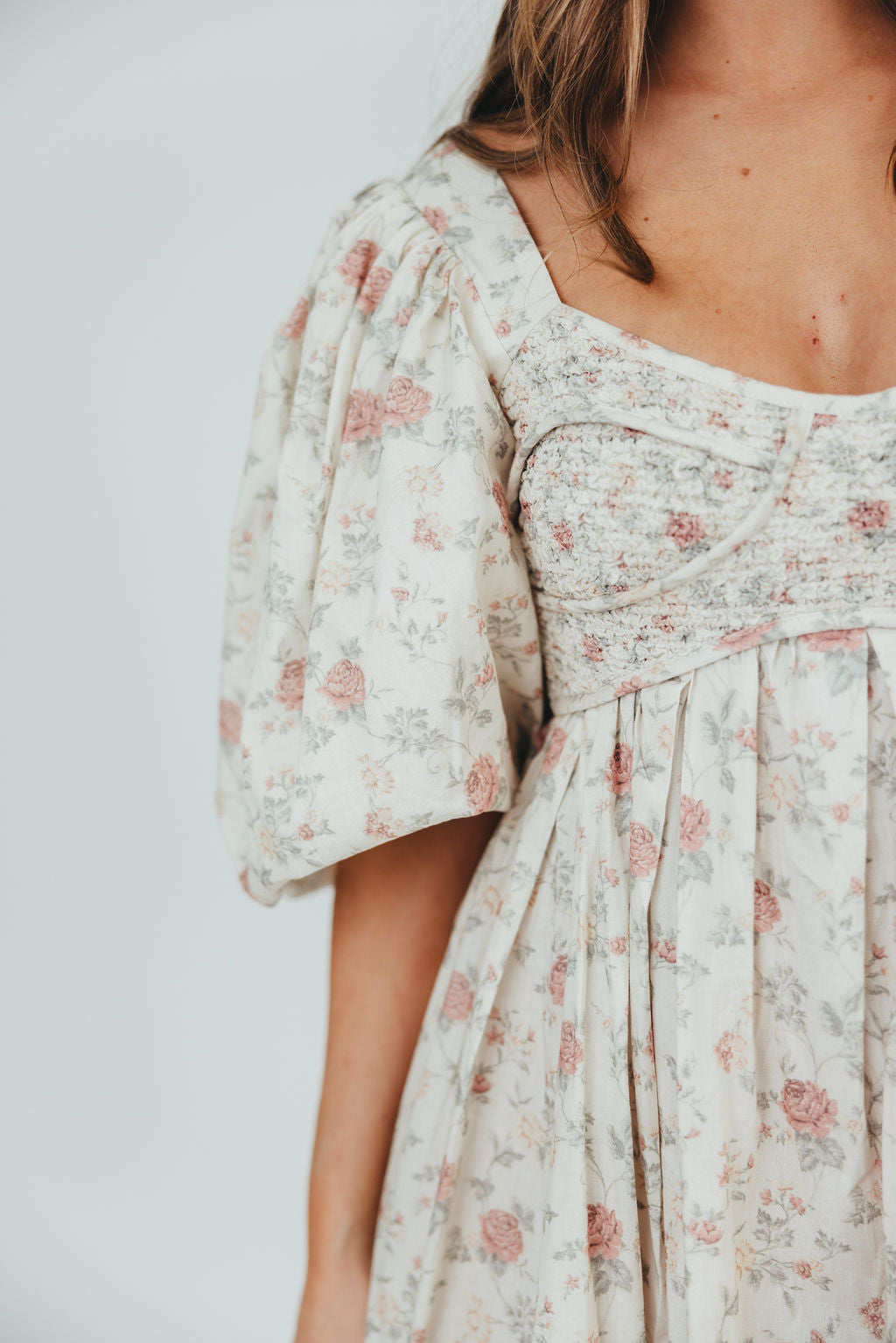 Harlow Maxi Dress in Off White Floral - Bump Friendly Maternity Dress & Inclusive Sizing (S-3XL) | Perfect for Pregnancy, Beach Vacations & Summer Weddings